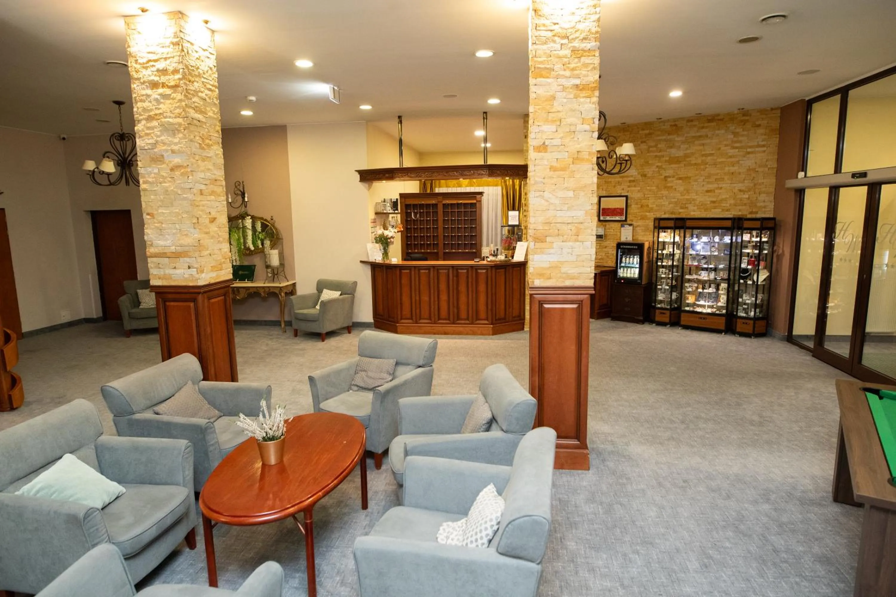Lobby or reception in Hotel Wilga by Katowice Airport