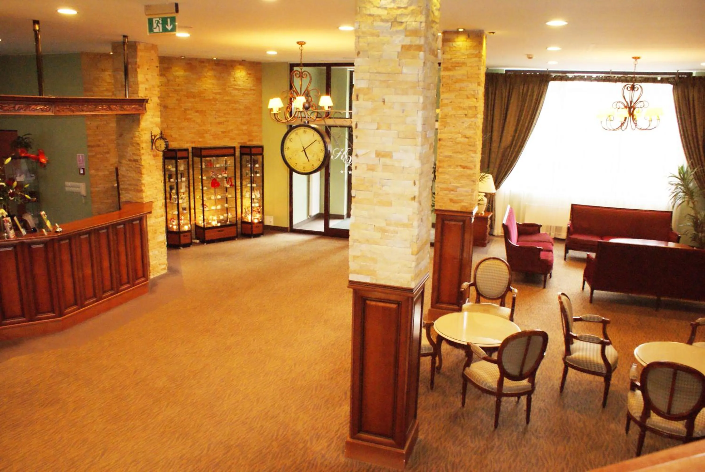Lobby or reception in Hotel Wilga by Katowice Airport