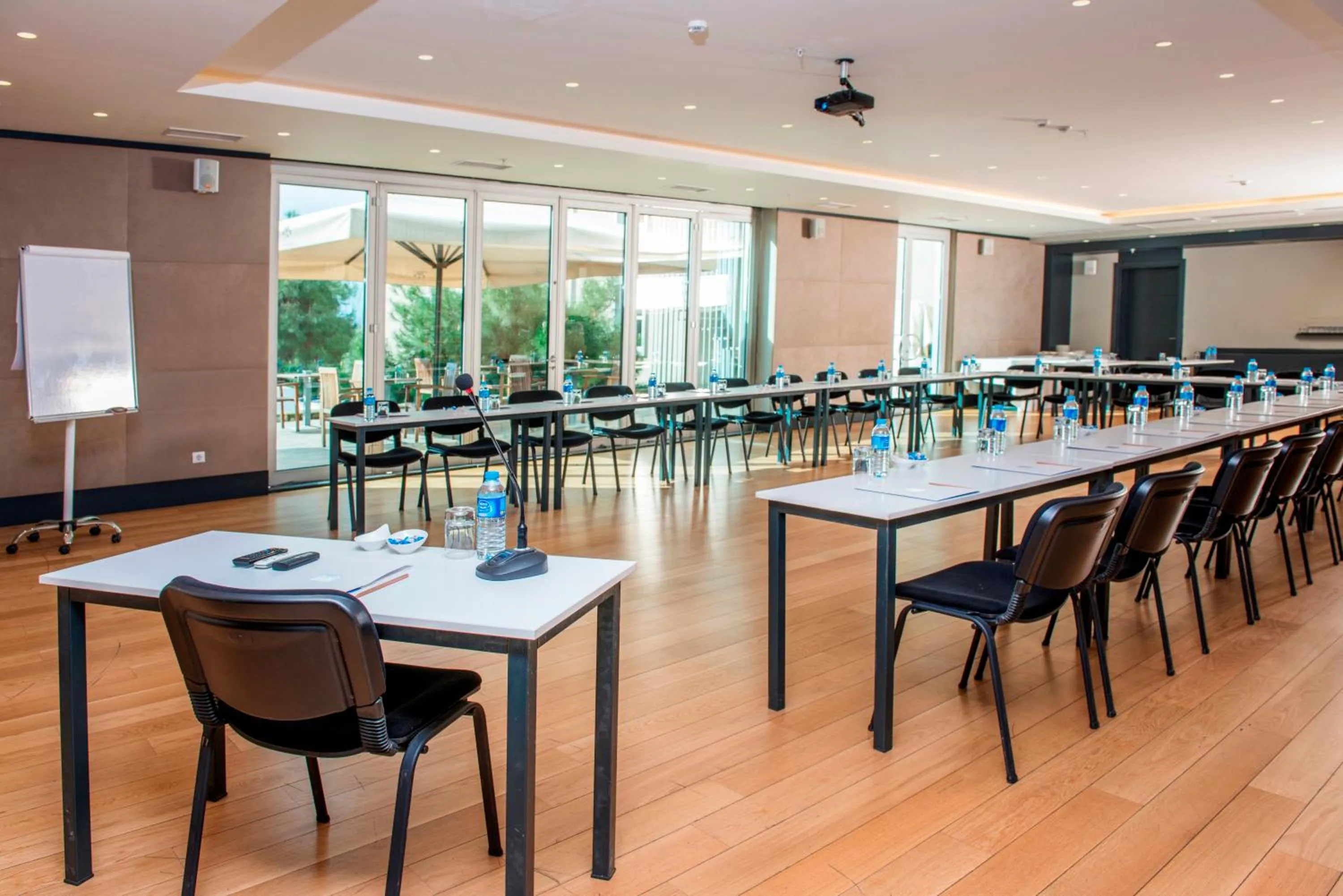 Business facilities in Wes Hotel