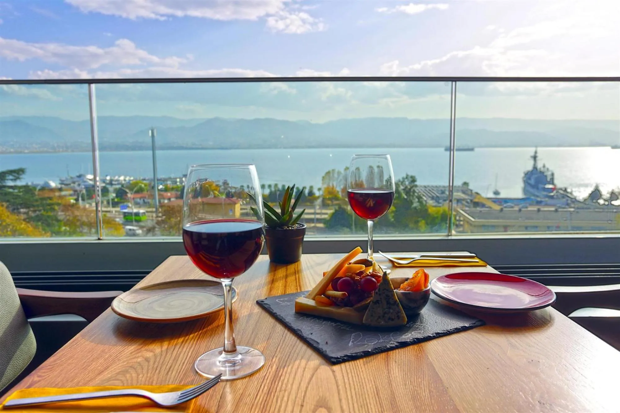 Restaurant/places to eat in Wes Hotel