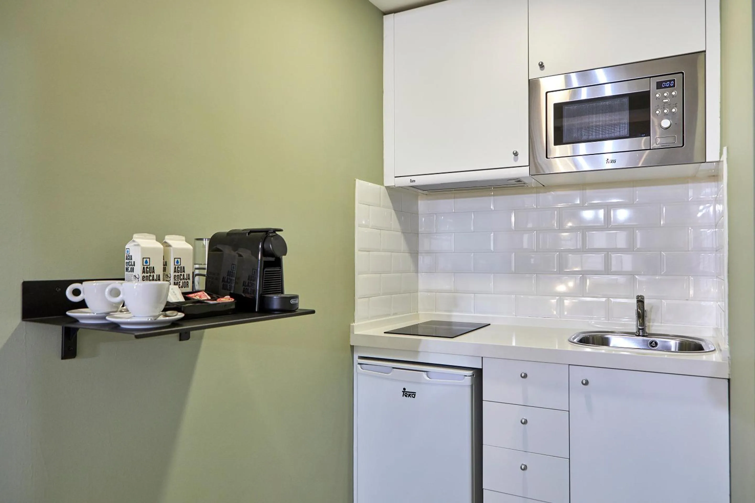 Coffee/tea facilities in L&H La Latina Selection