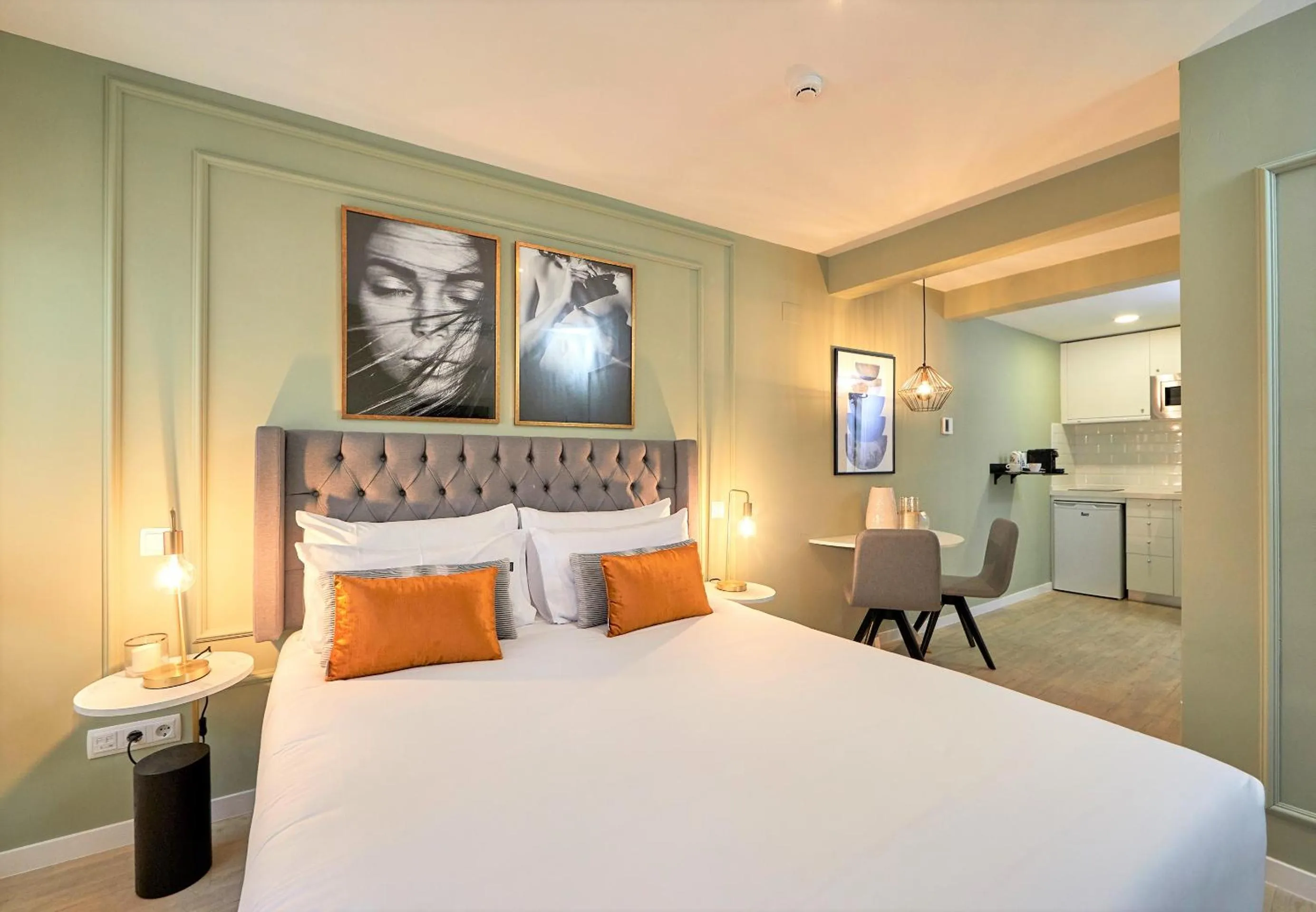 Photo of the whole room, Bed in L&H La Latina Selection