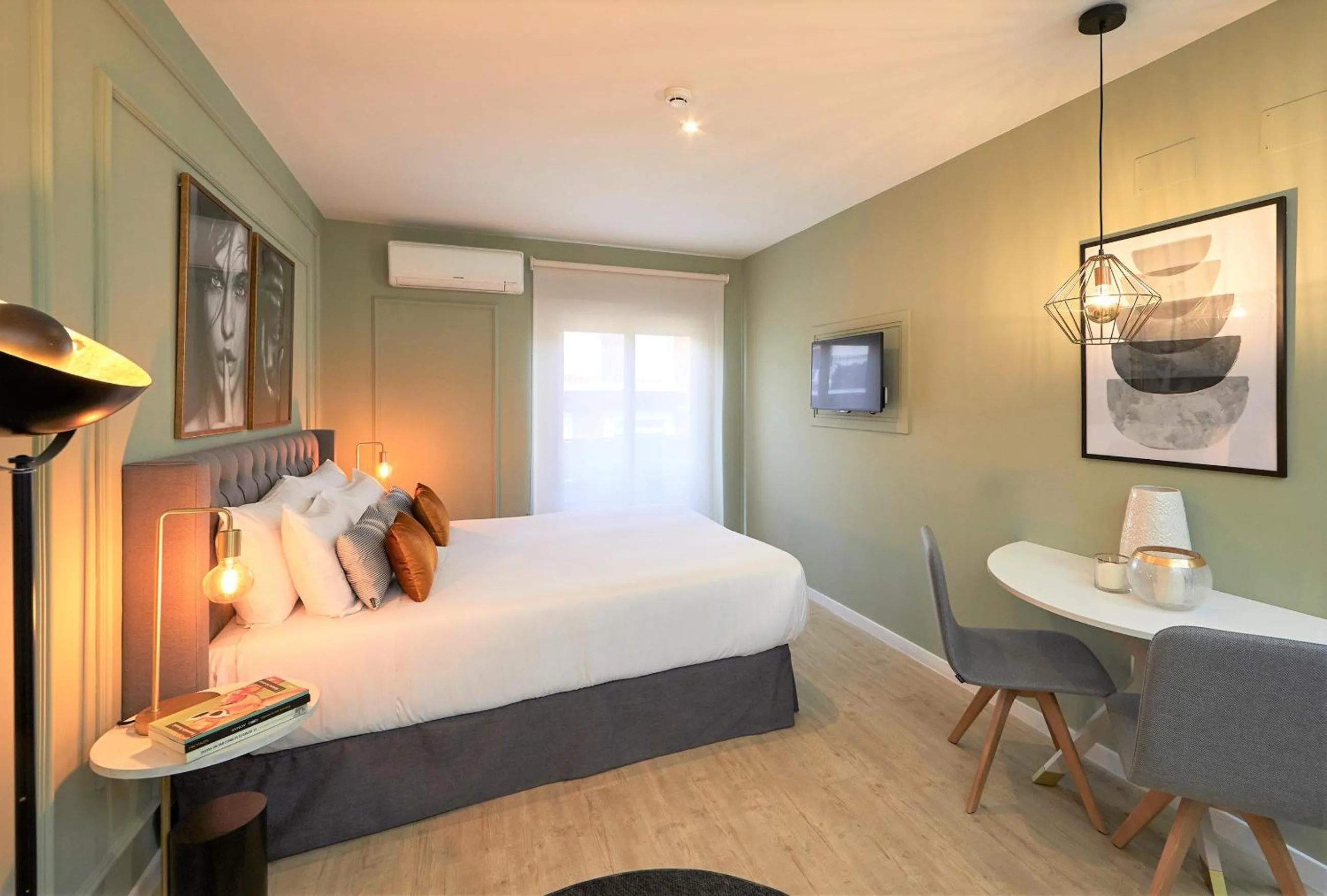 Photo of the whole room, Bed in L&H La Latina Selection