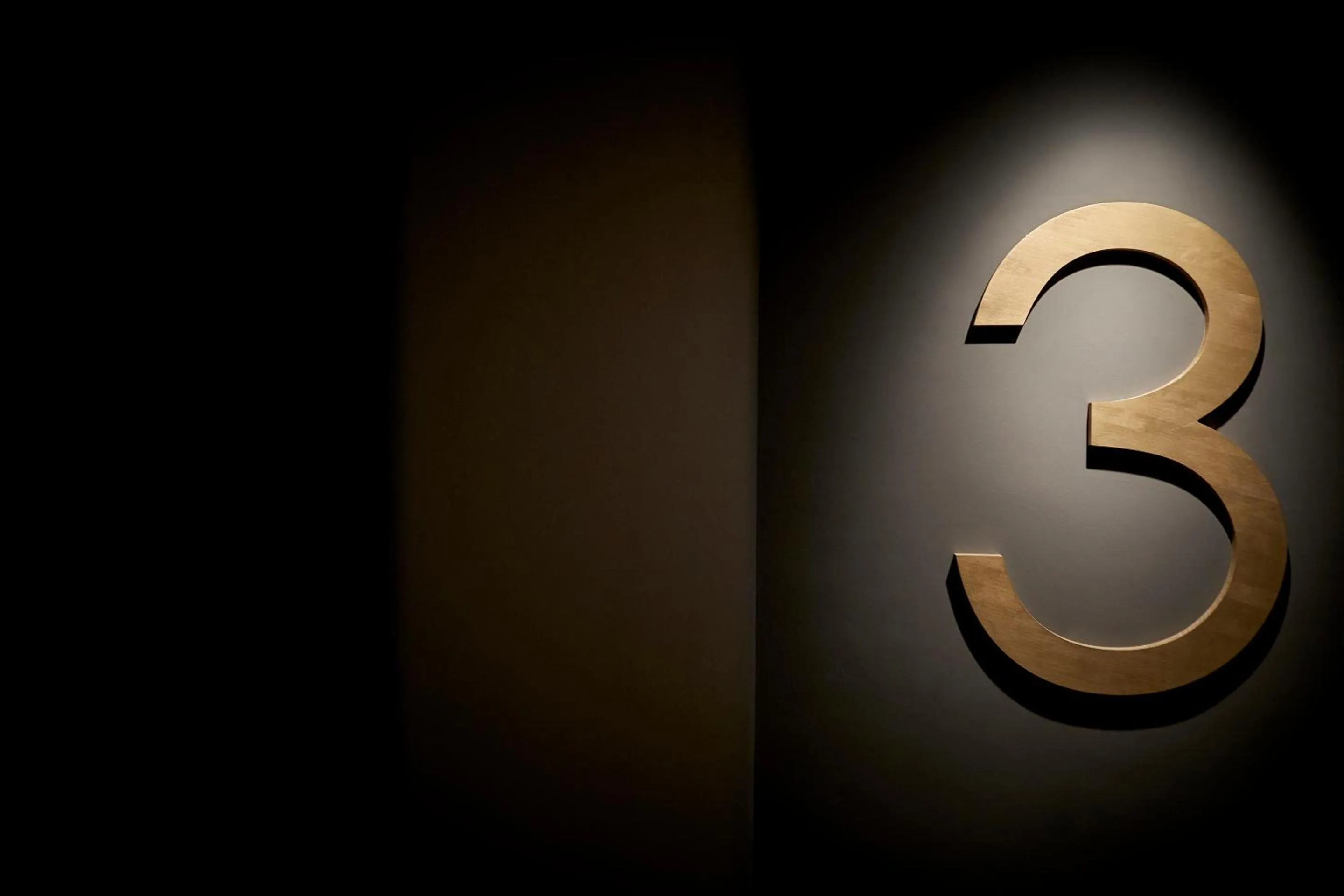 Logo/Certificate/Sign in L&H La Latina Selection