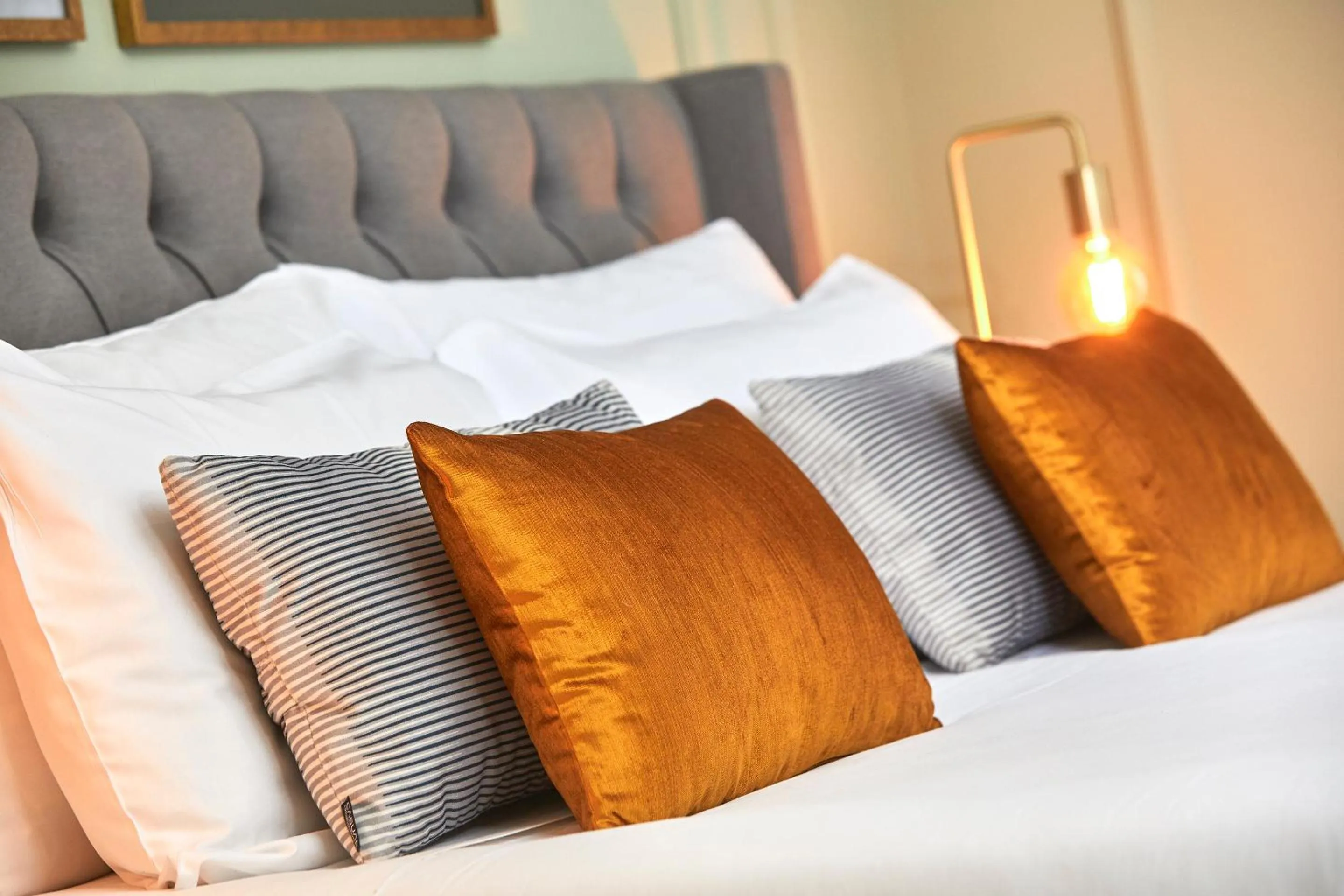 Photo of the whole room, Bed in L&H La Latina Selection