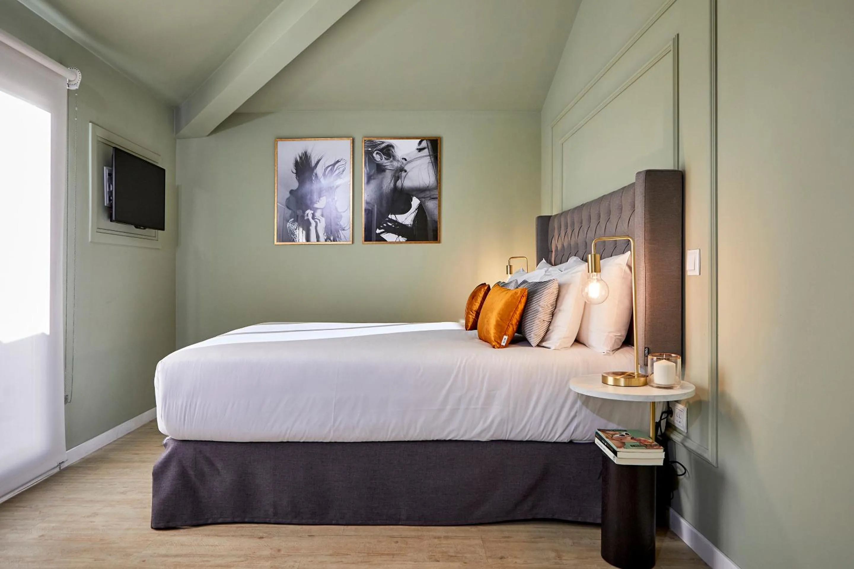 Bedroom, Bed in L&H La Latina Selection