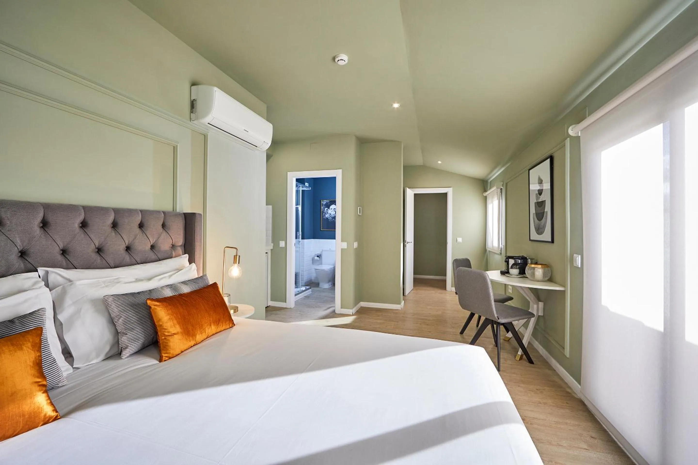 Photo of the whole room, Bed in L&H La Latina Selection