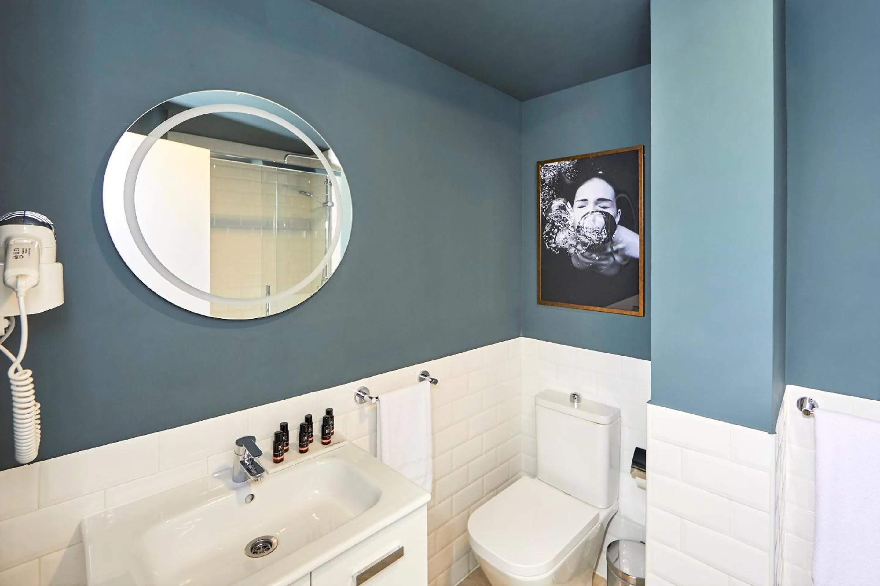 Toilet in L&H La Latina Selection