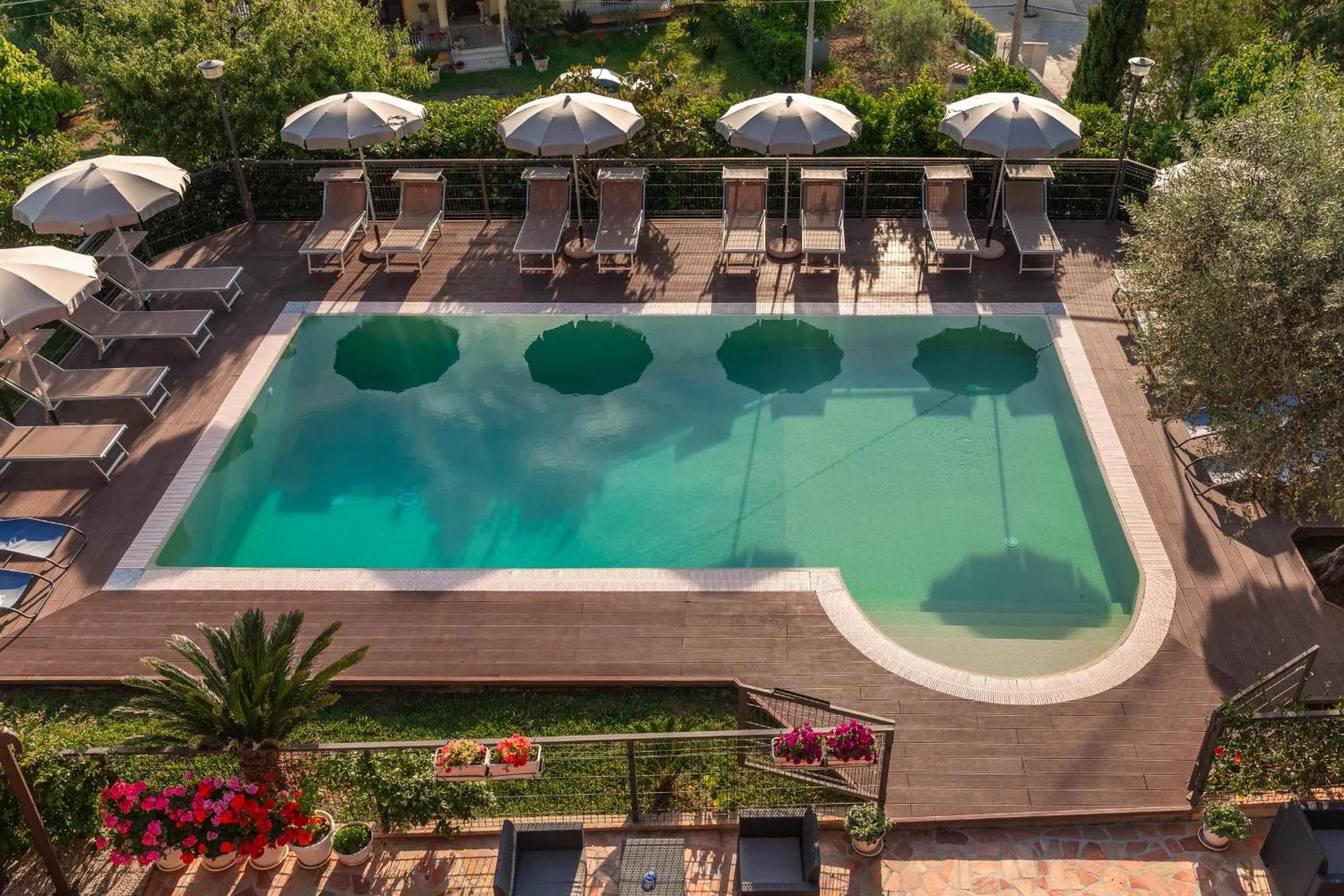 Swimming pool in B&B La Mortella