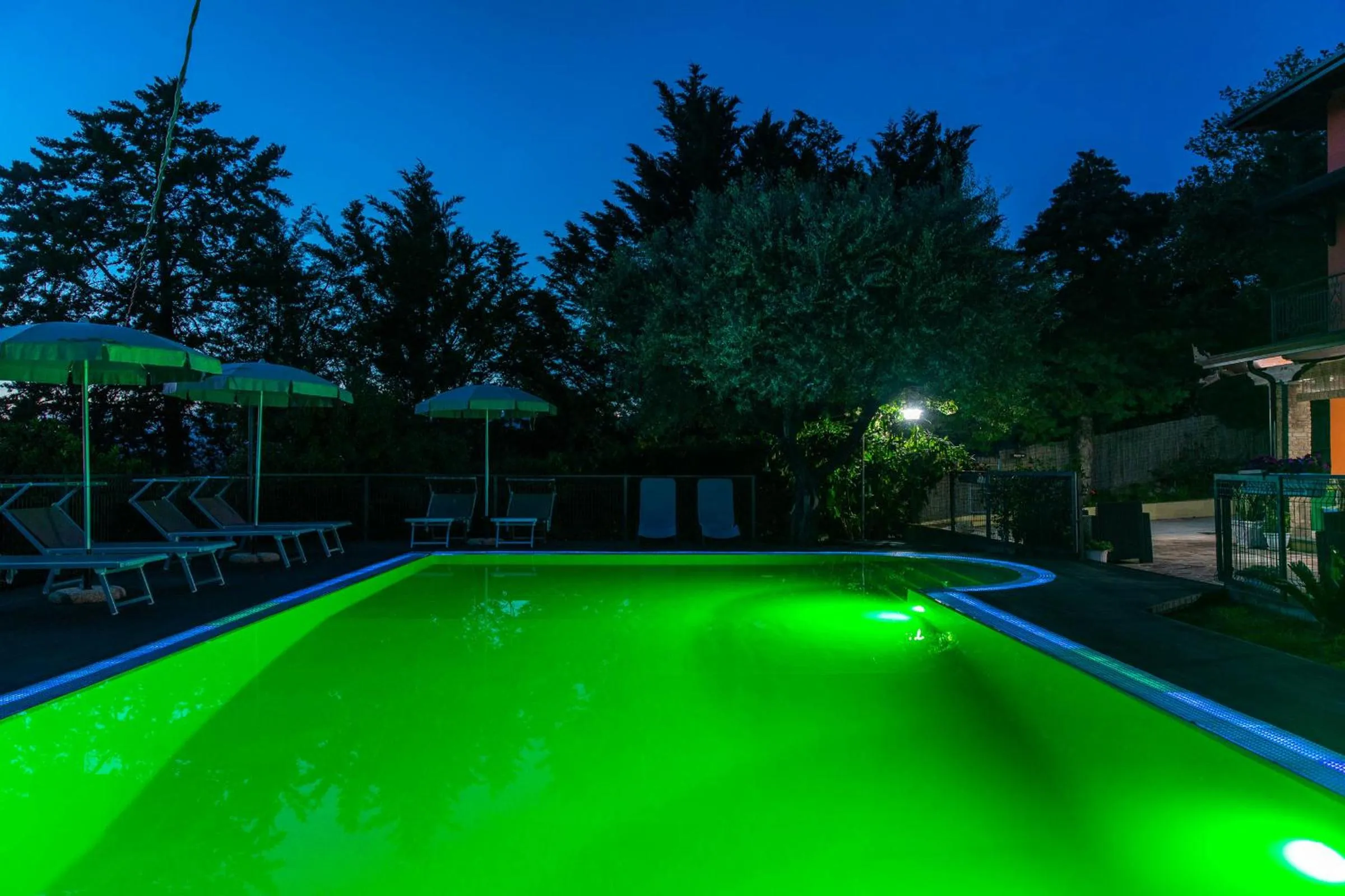 Swimming pool in B&B La Mortella
