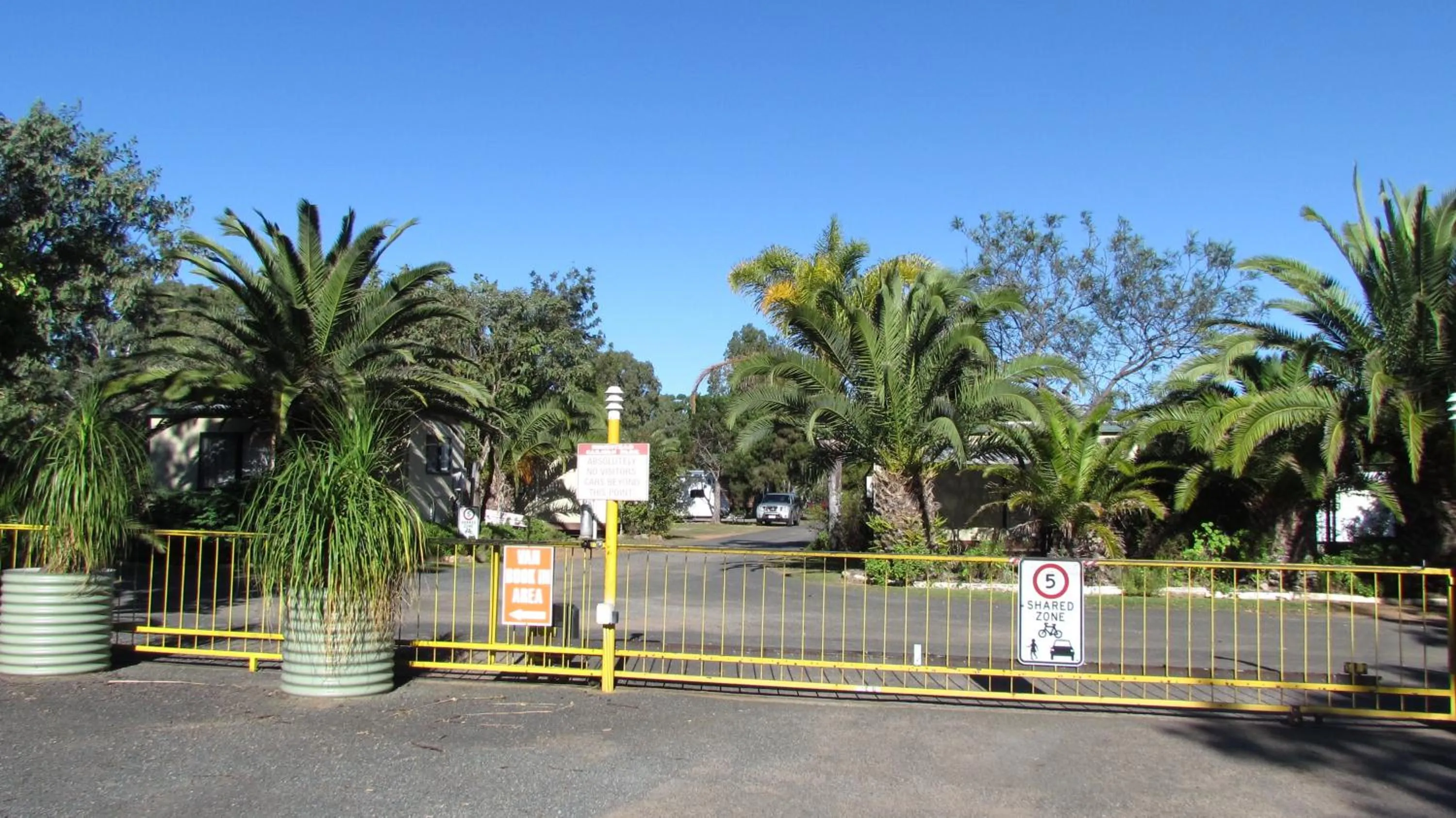 Facade/entrance in Homestead Caravan Park