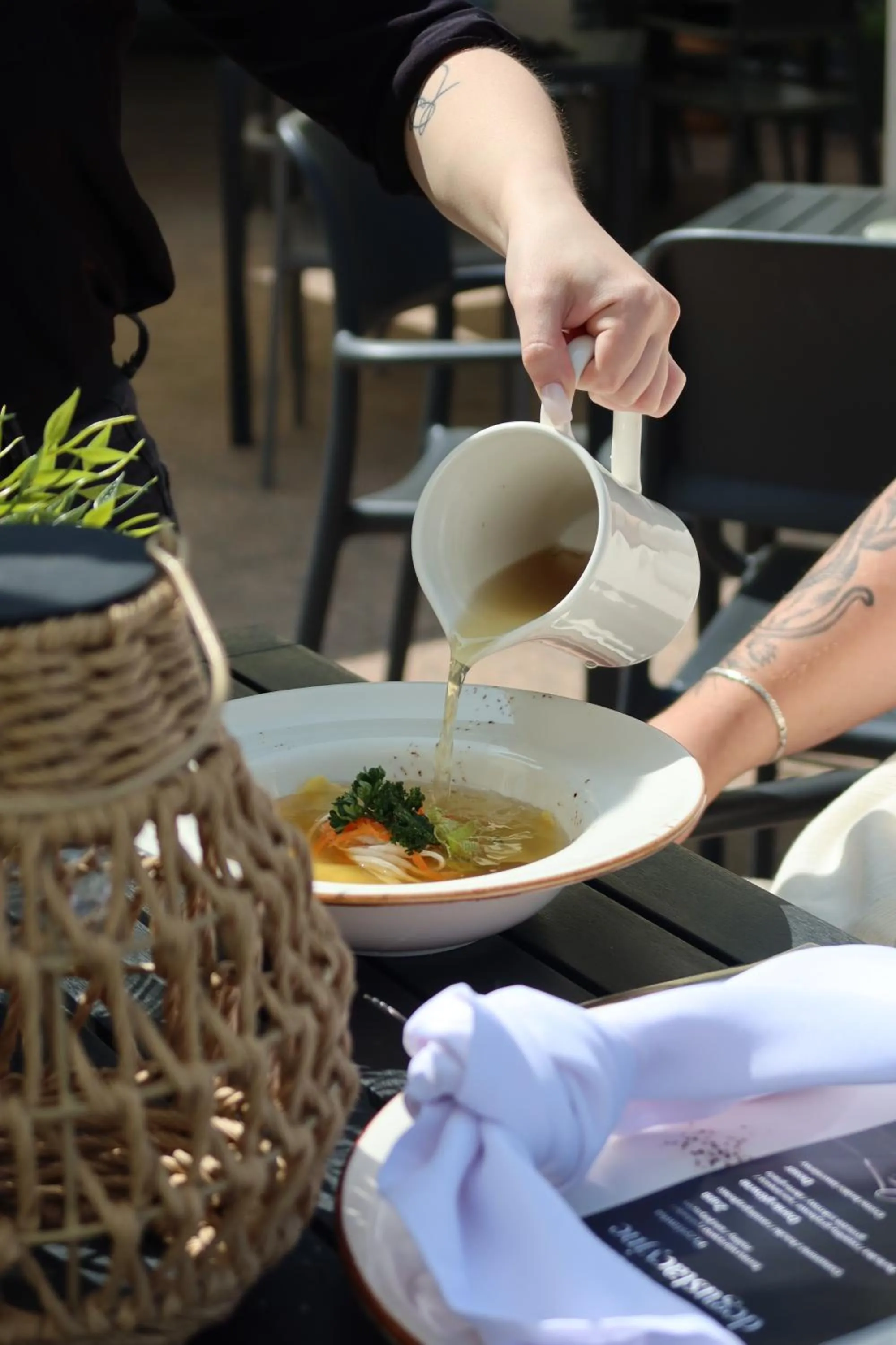 Restaurant/places to eat in Hotel Swing