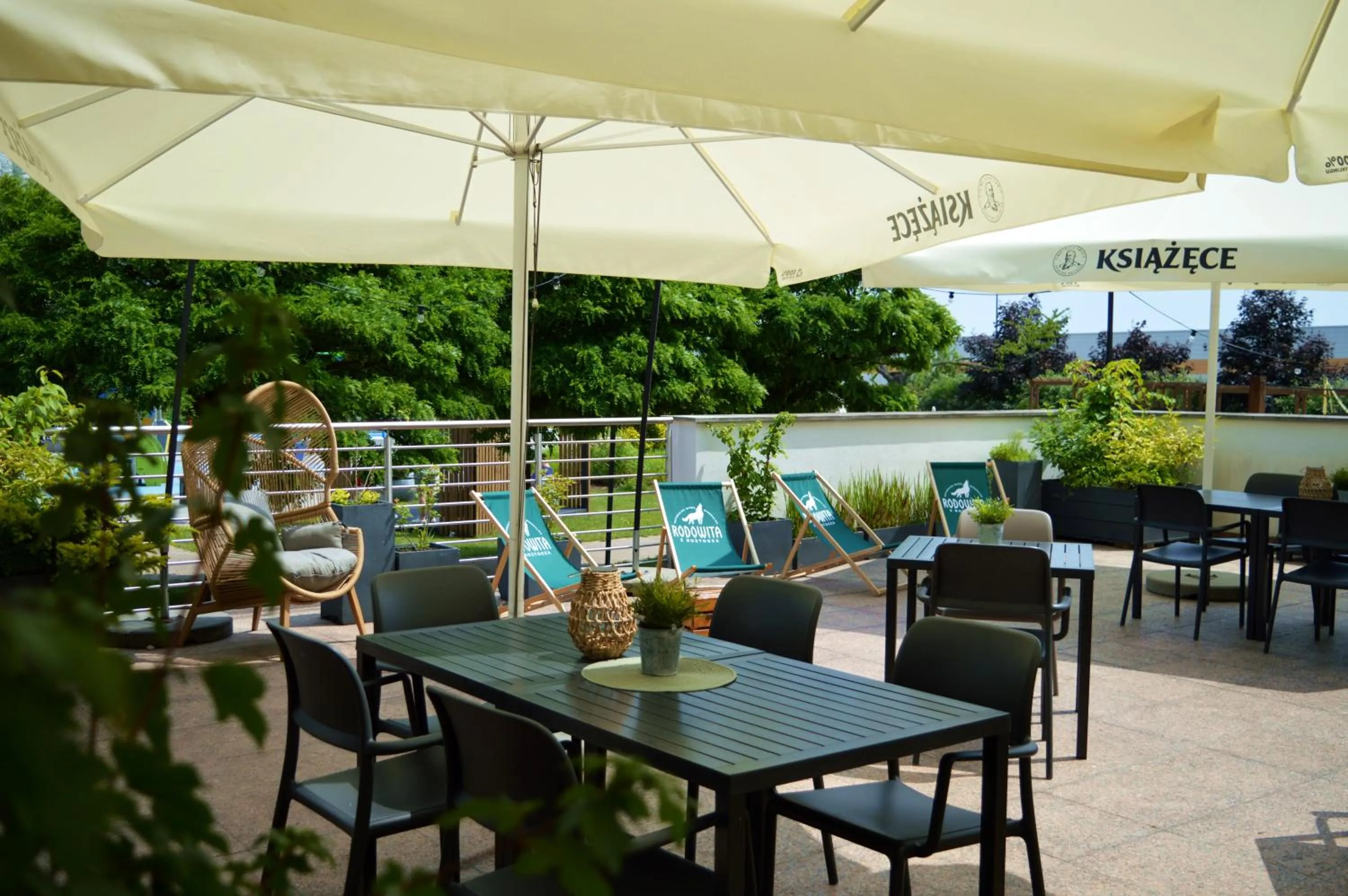 Restaurant/places to eat in Hotel Swing