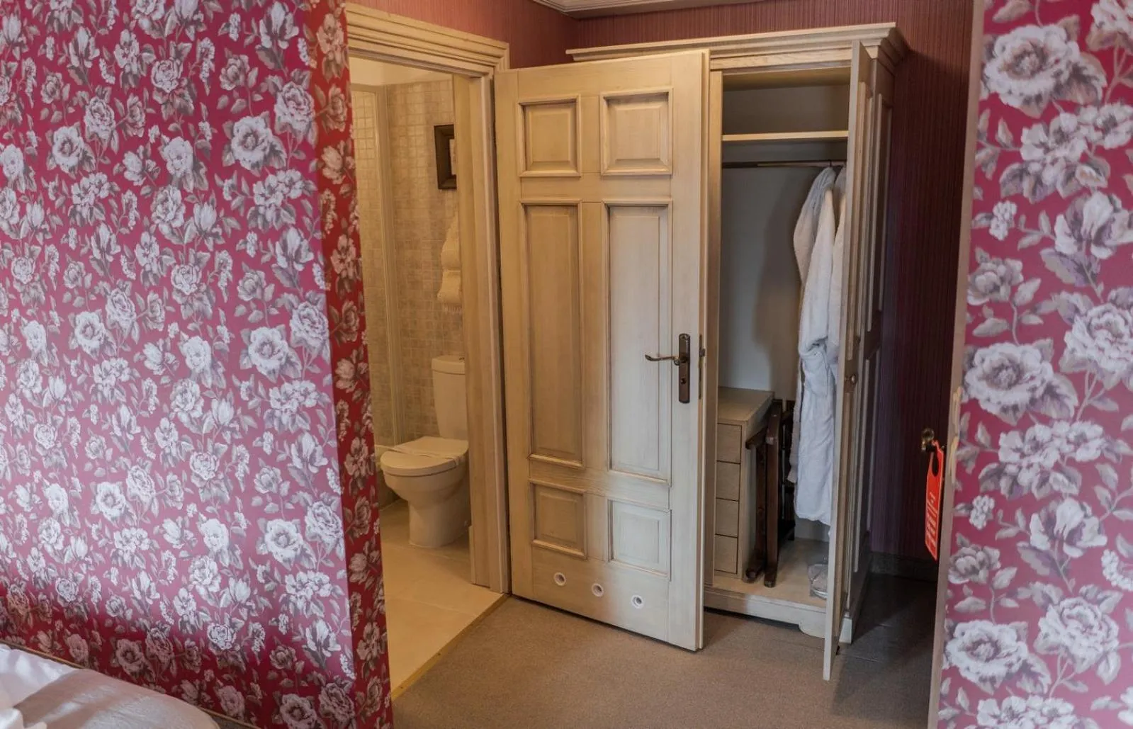 wardrobe in Dwór Kaliszki