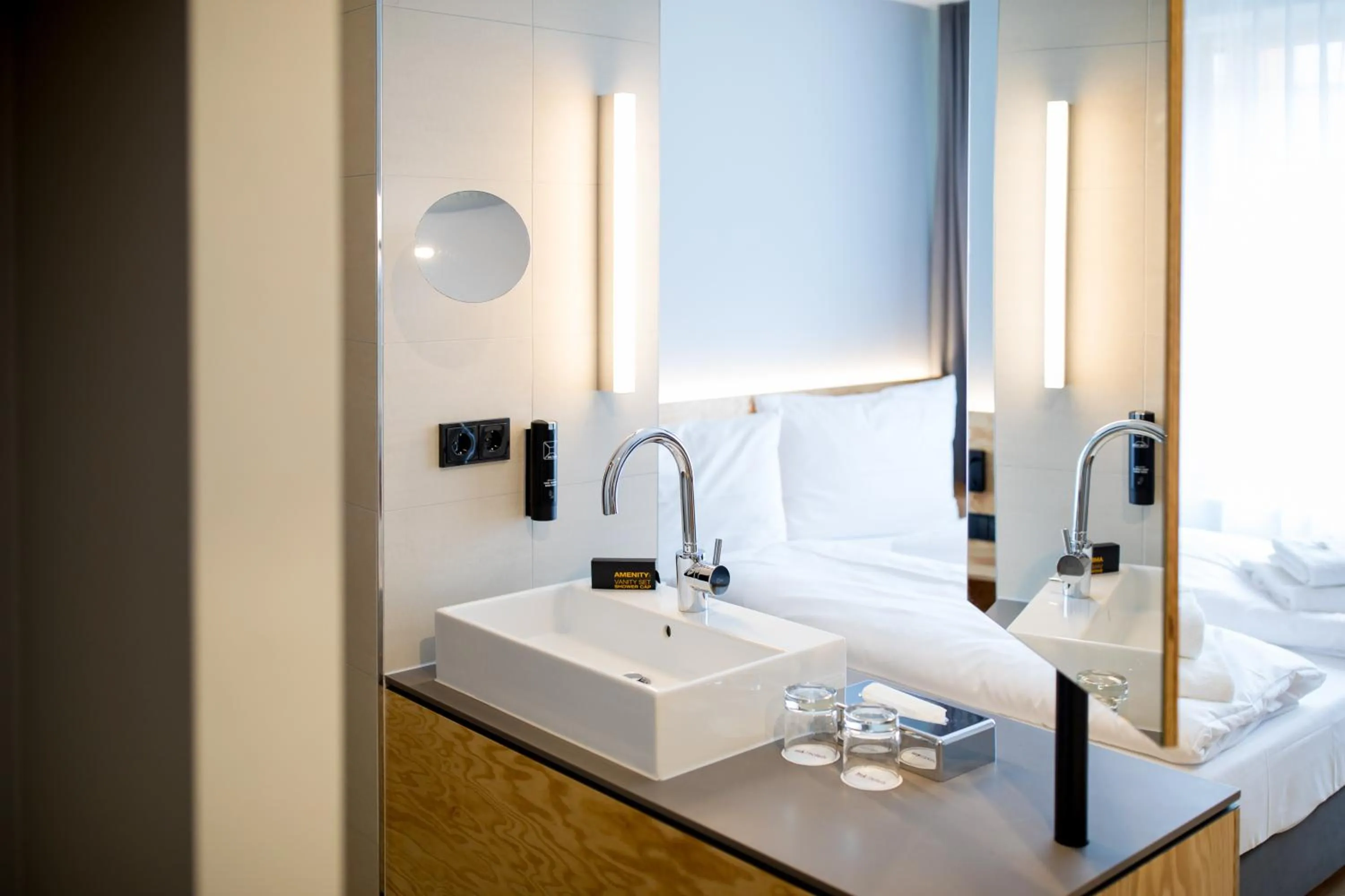 Bathroom, Bed in mk | hotel münchen city