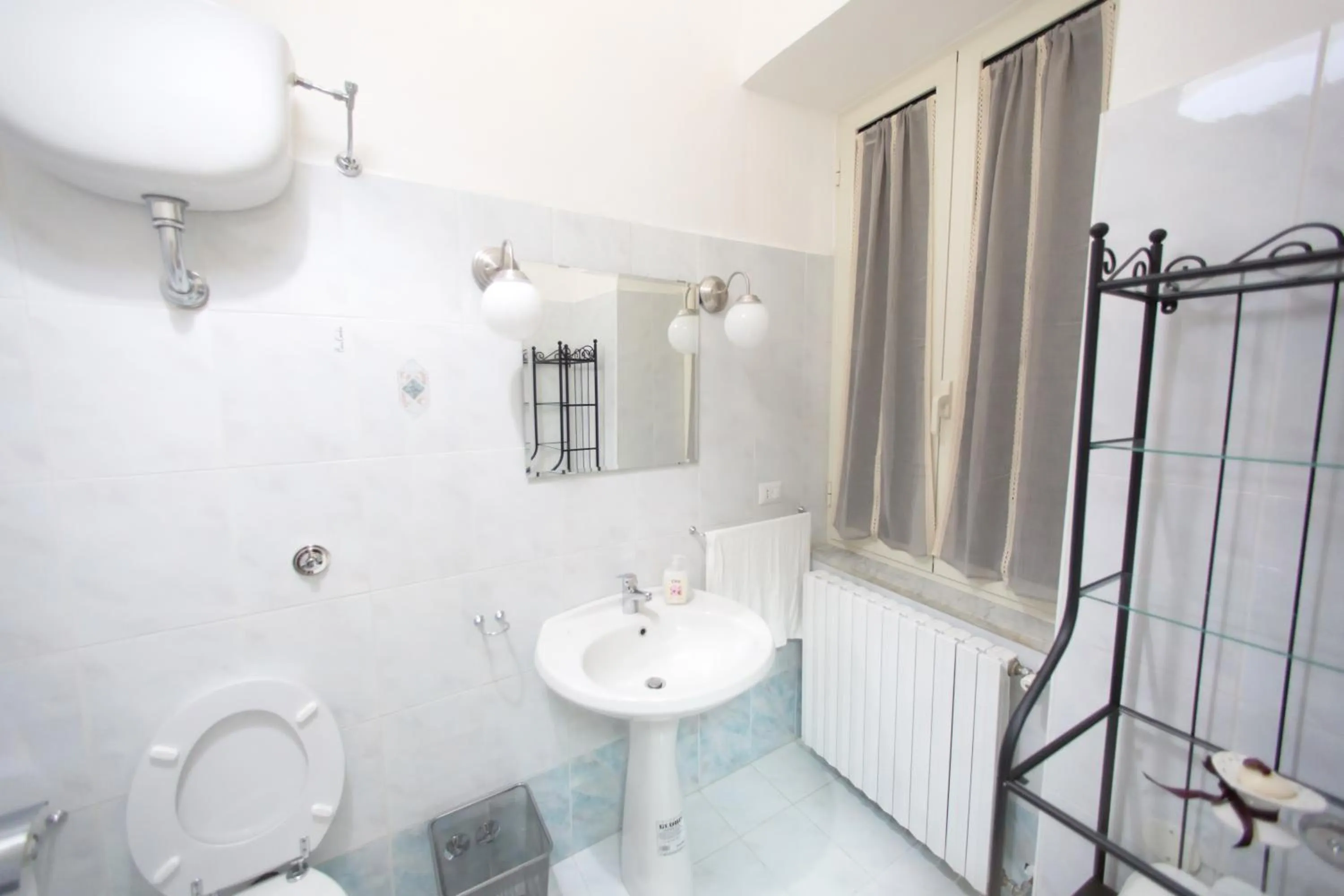 Bathroom in Giualduomo B&B