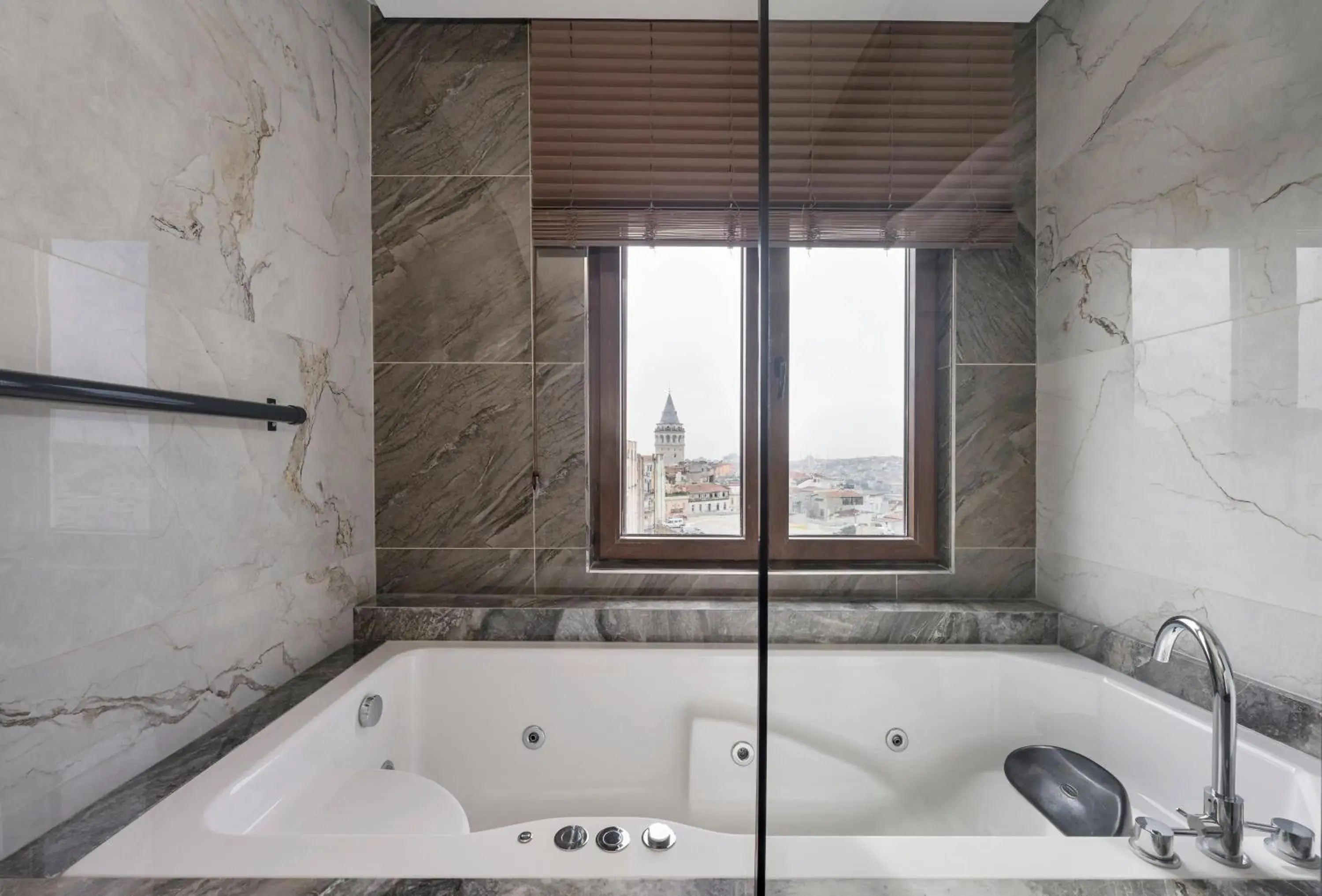 Queen Room with Sea View in Continental Hotel Pera Queen Room with Sea View in Continental Hotel Pera