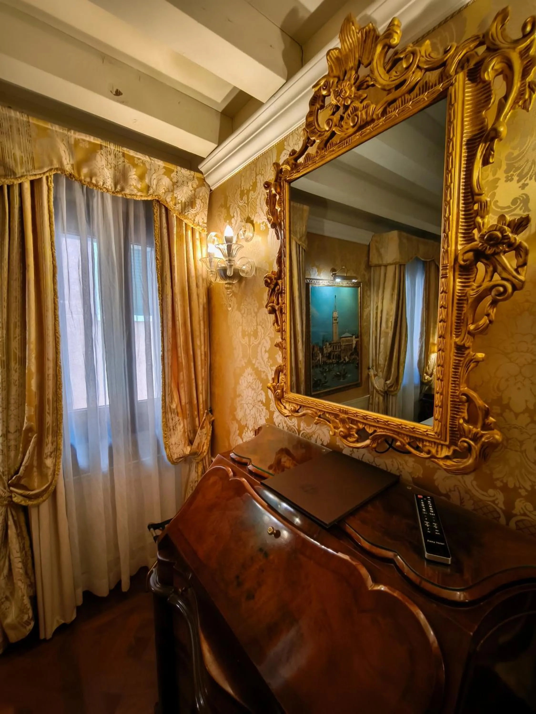 Bedroom in Canal Grande