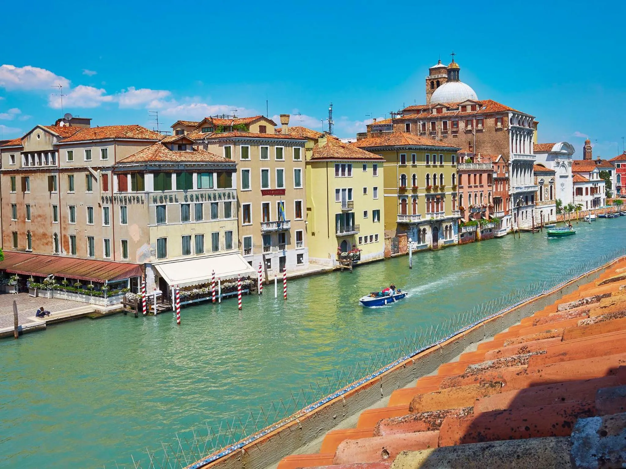 Property building in Canal Grande