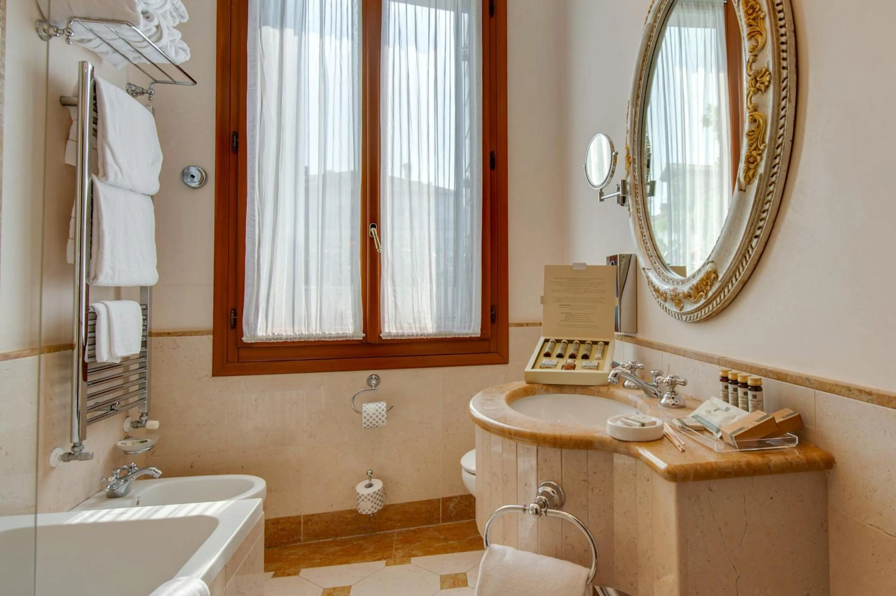 Bathroom in Canal Grande