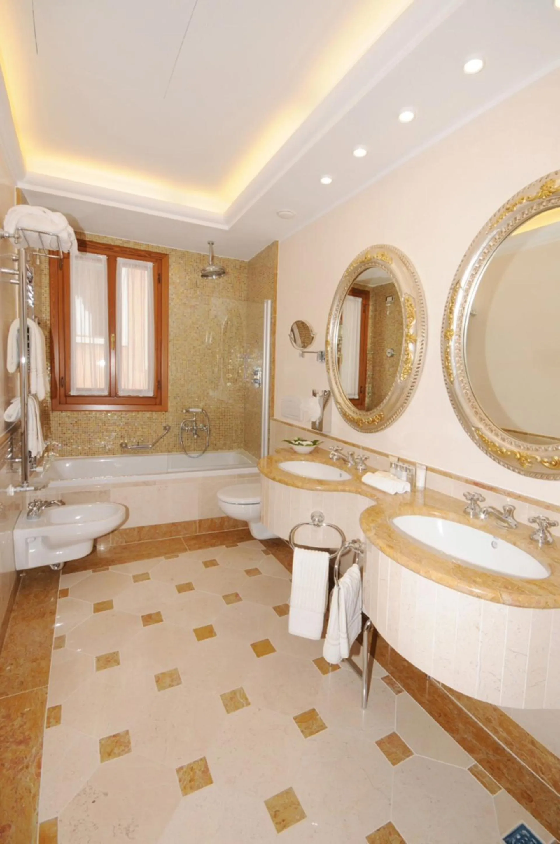 Bathroom in Canal Grande