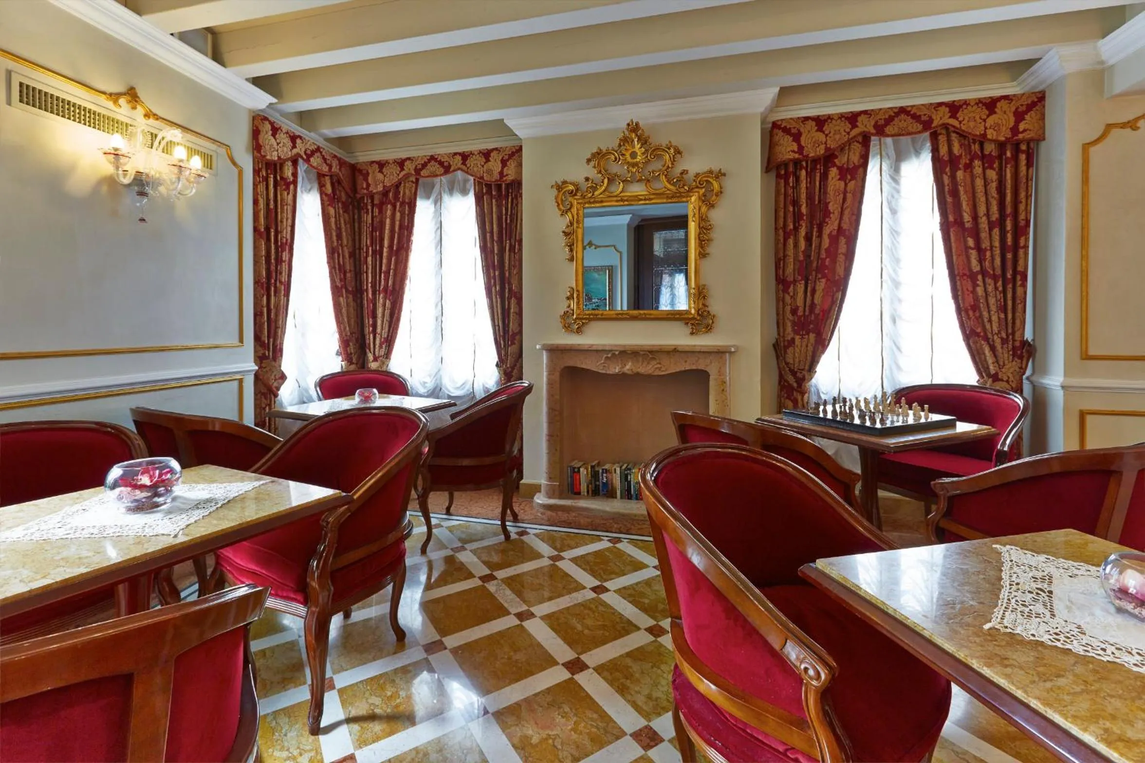 Communal lounge/ TV room in Canal Grande