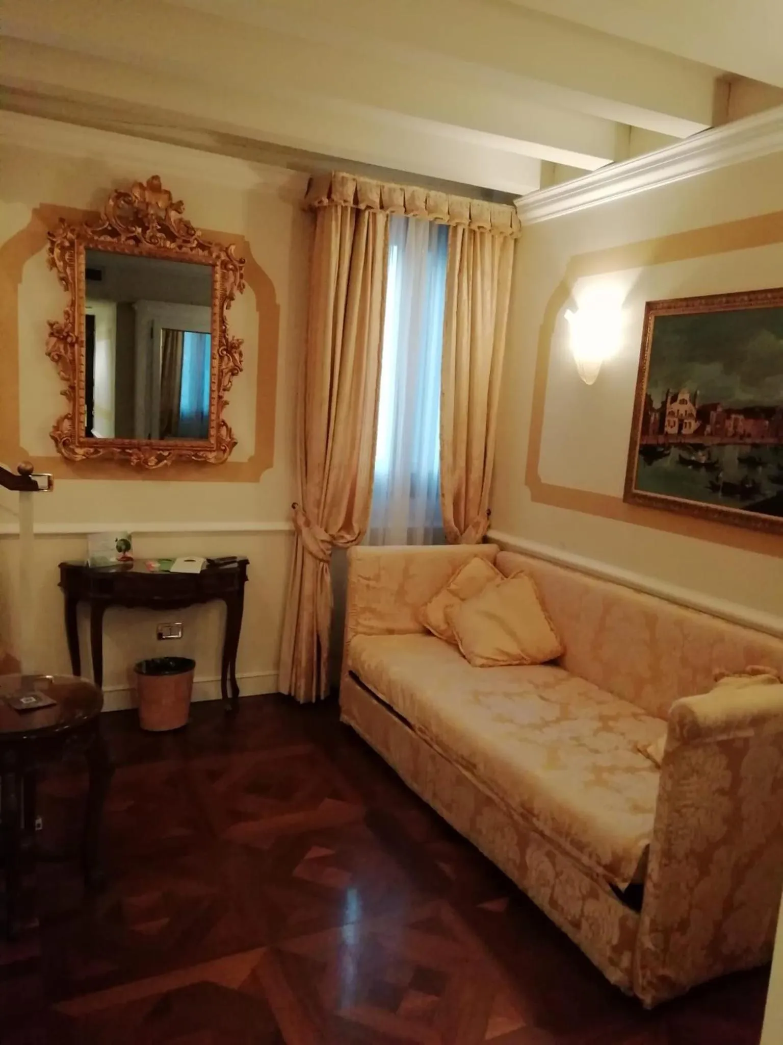 Living room in Canal Grande