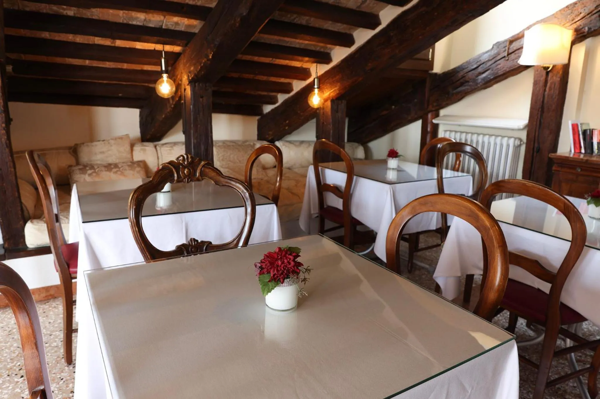 Communal lounge/ TV room in Locanda Antica Venezia