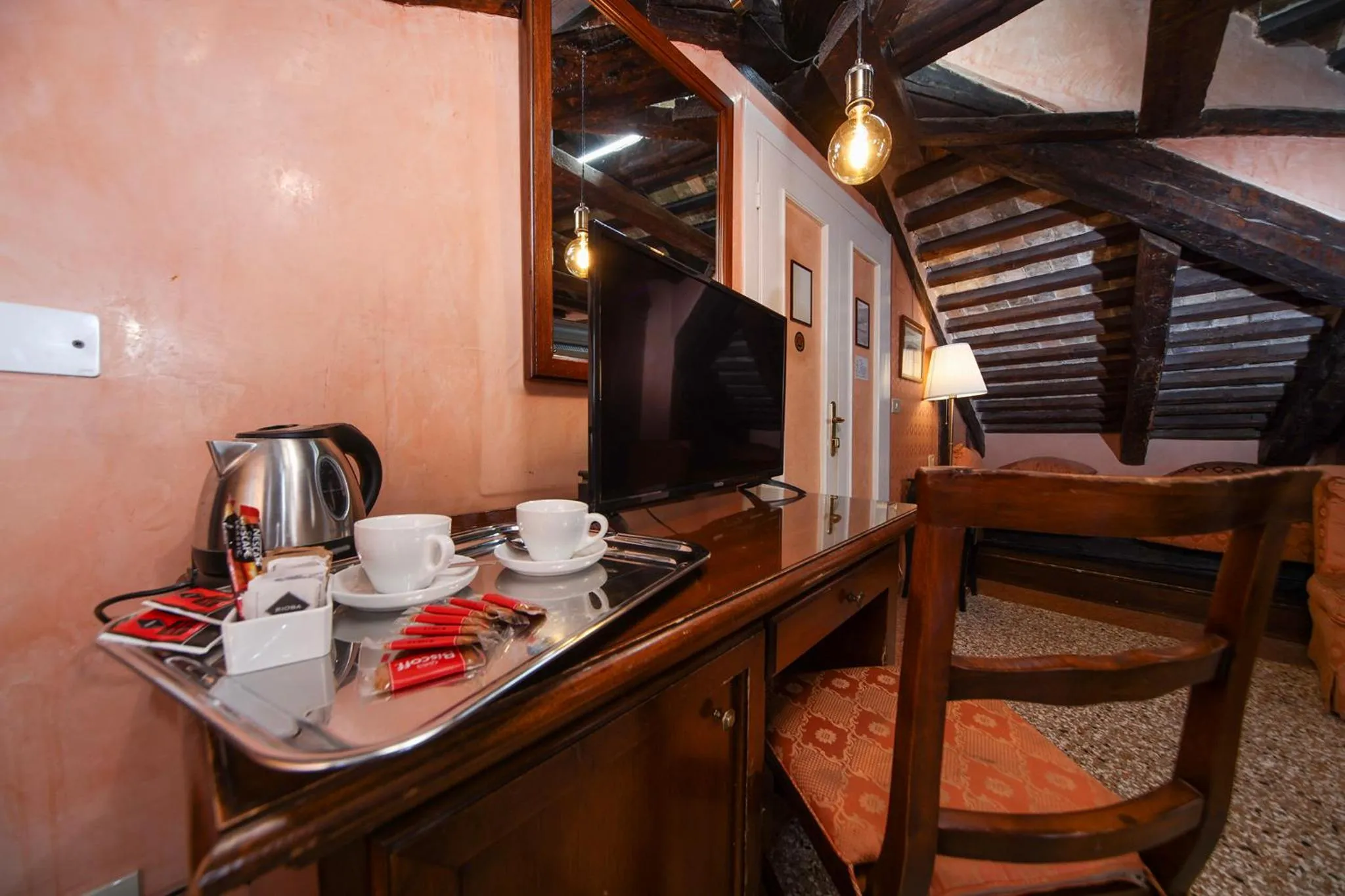 Coffee/tea facilities in Locanda Antica Venezia