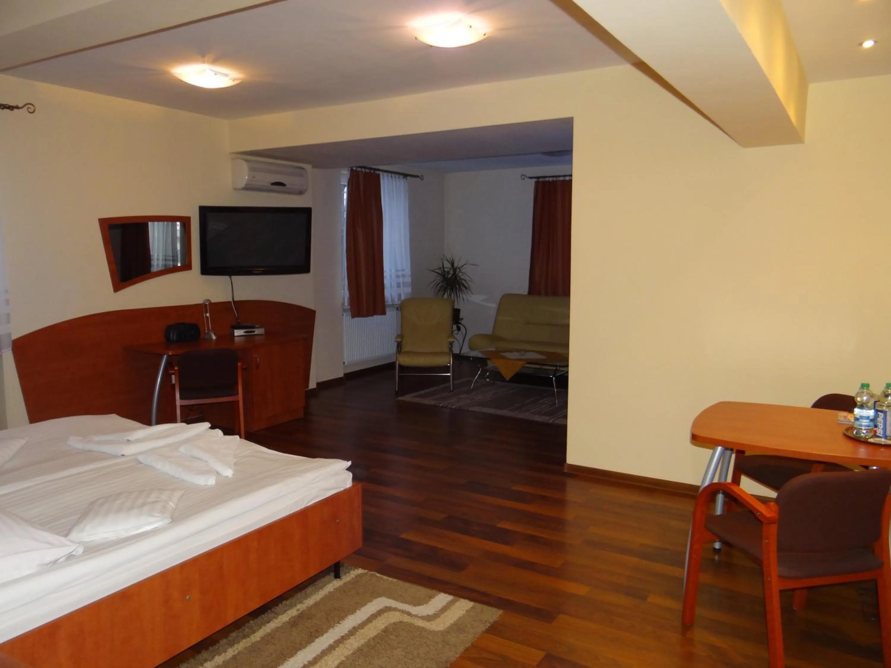 Photo of the whole room, Bed in Hotel Restauracja Kinga