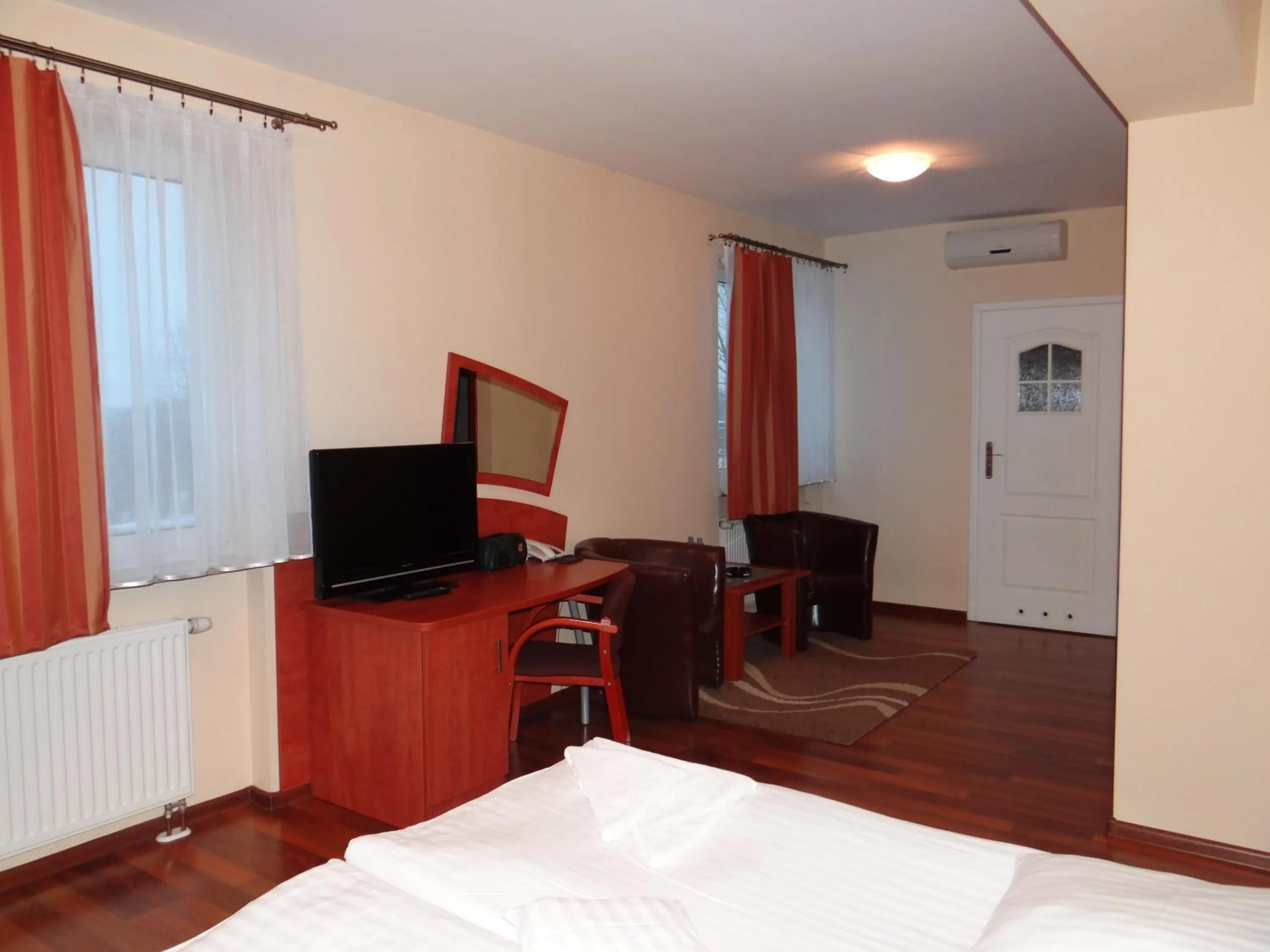 Photo of the whole room, Bed in Hotel Restauracja Kinga