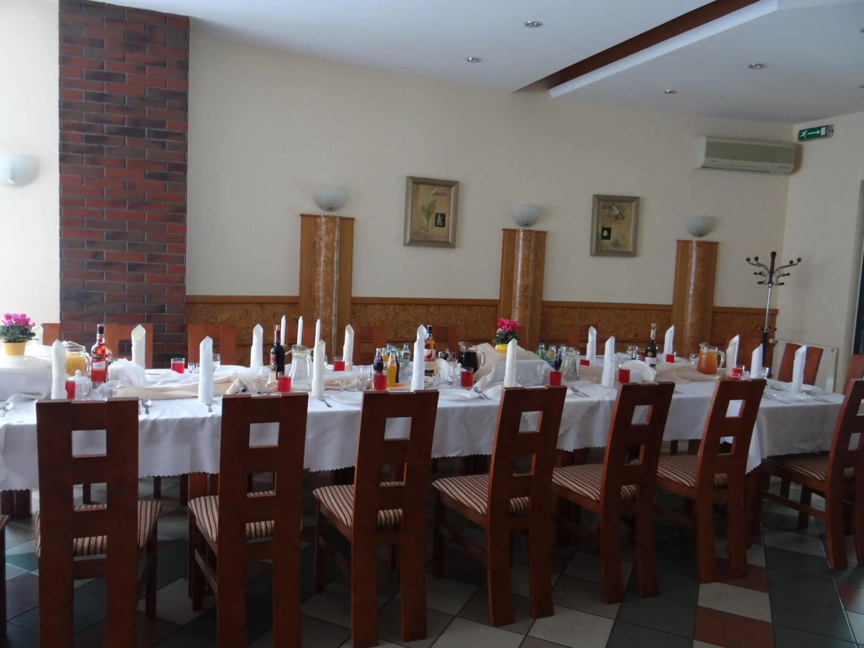 Restaurant/places to eat in Hotel Restauracja Kinga