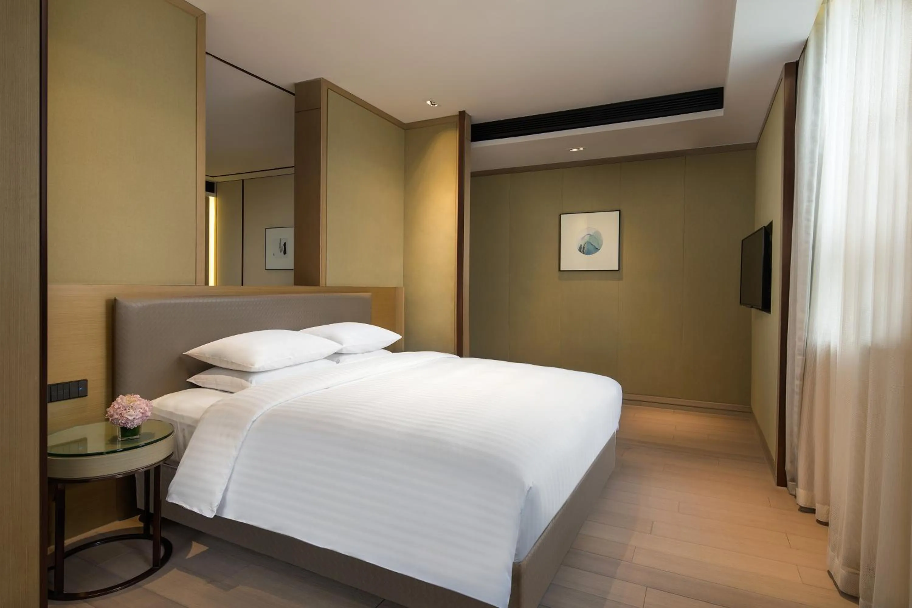Bed in Courtyard by Marriott Shanghai International Tourism and Resorts Zone