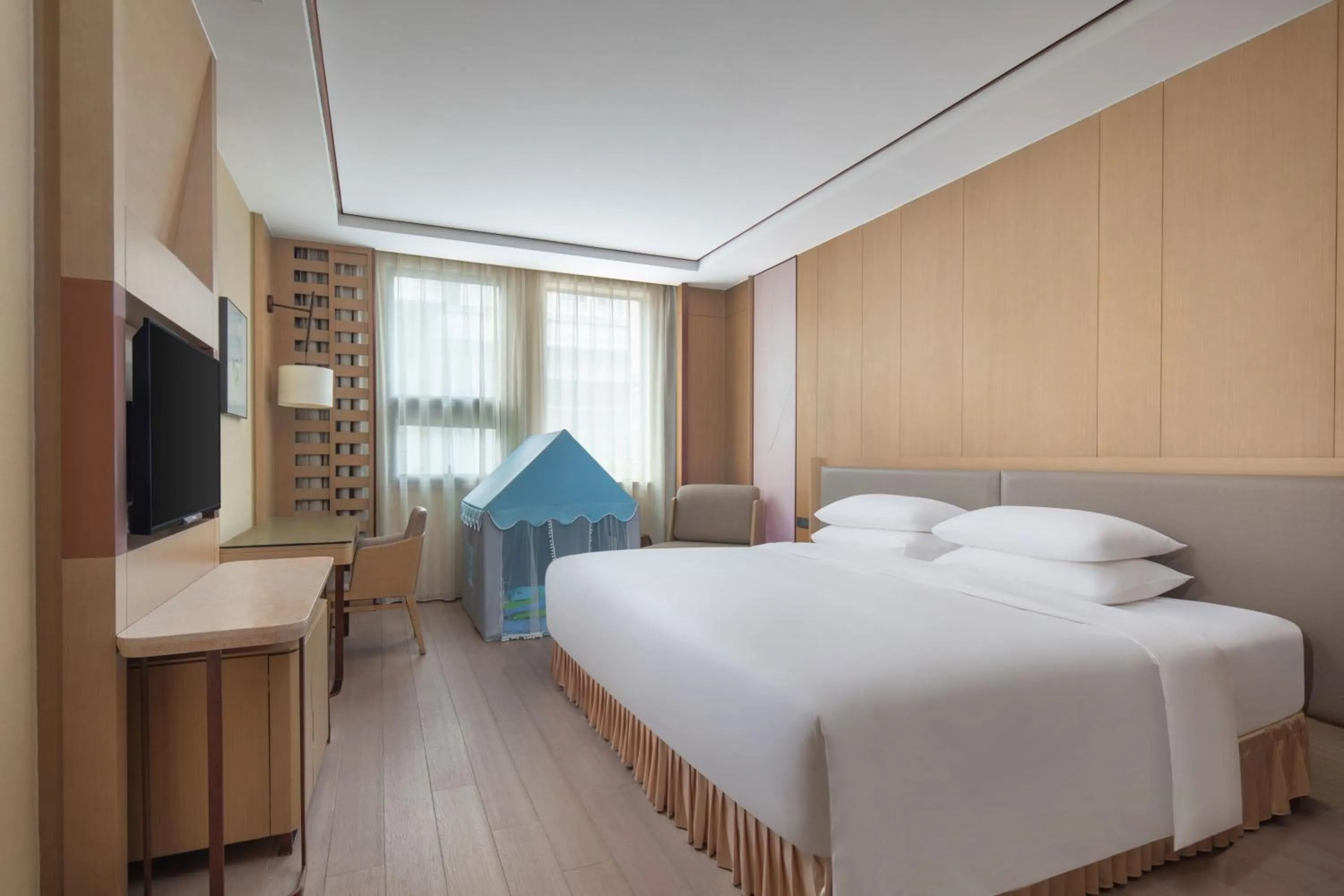 Photo of the whole room, Bed in Courtyard by Marriott Shanghai International Tourism and Resorts Zone
