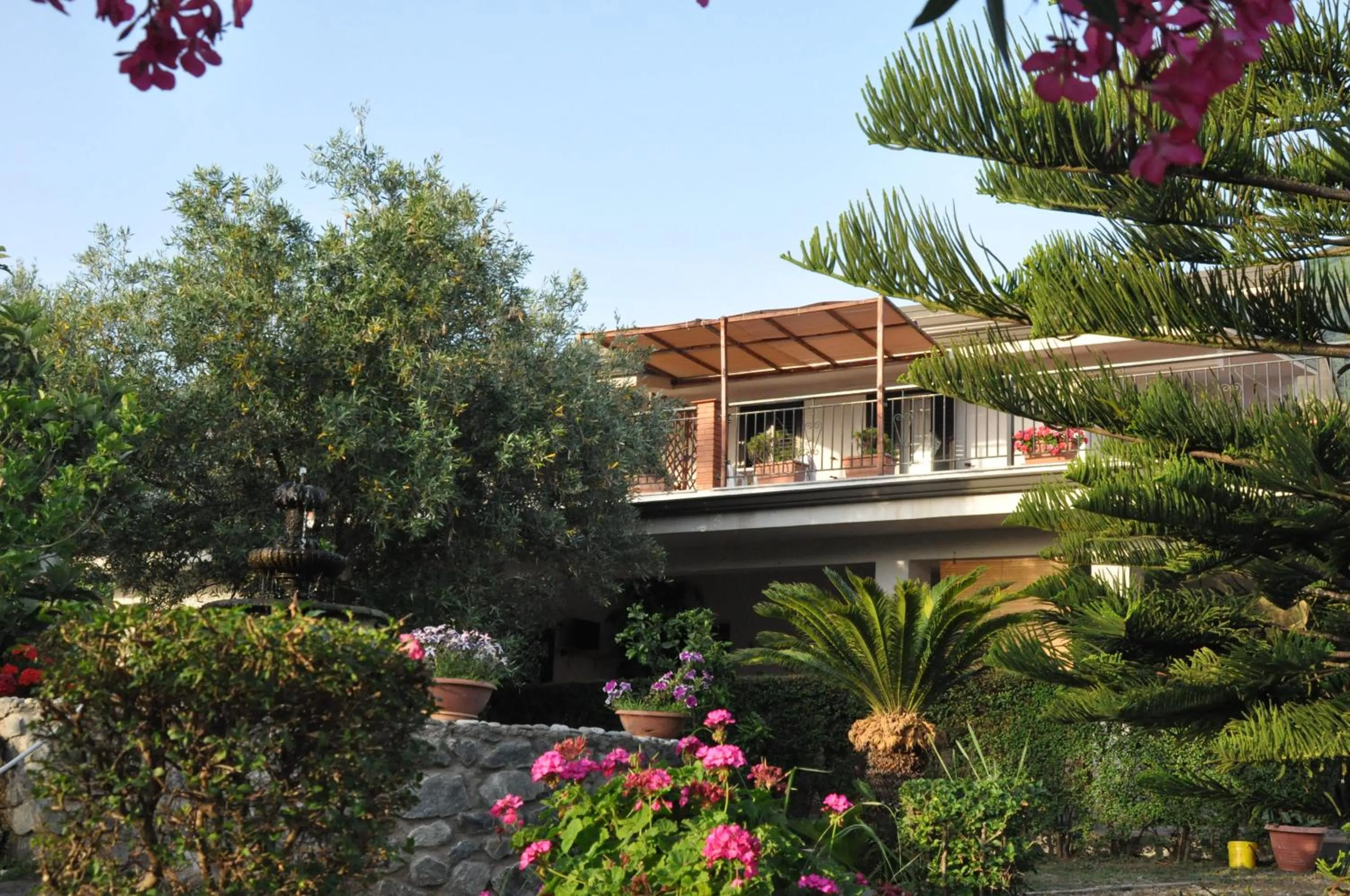Property building in Villa Lidia