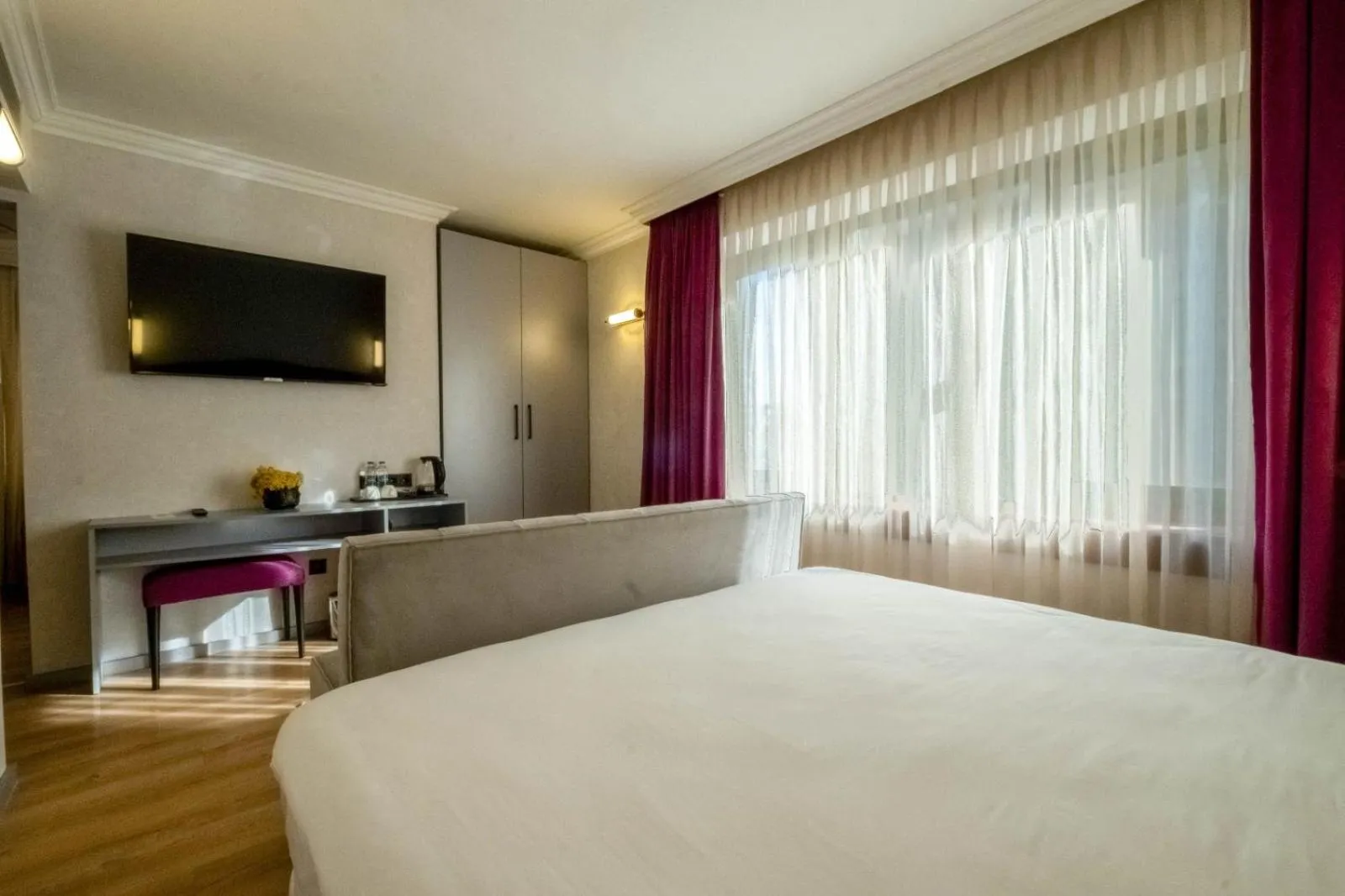 Bedroom, Bed in Marble Hotel