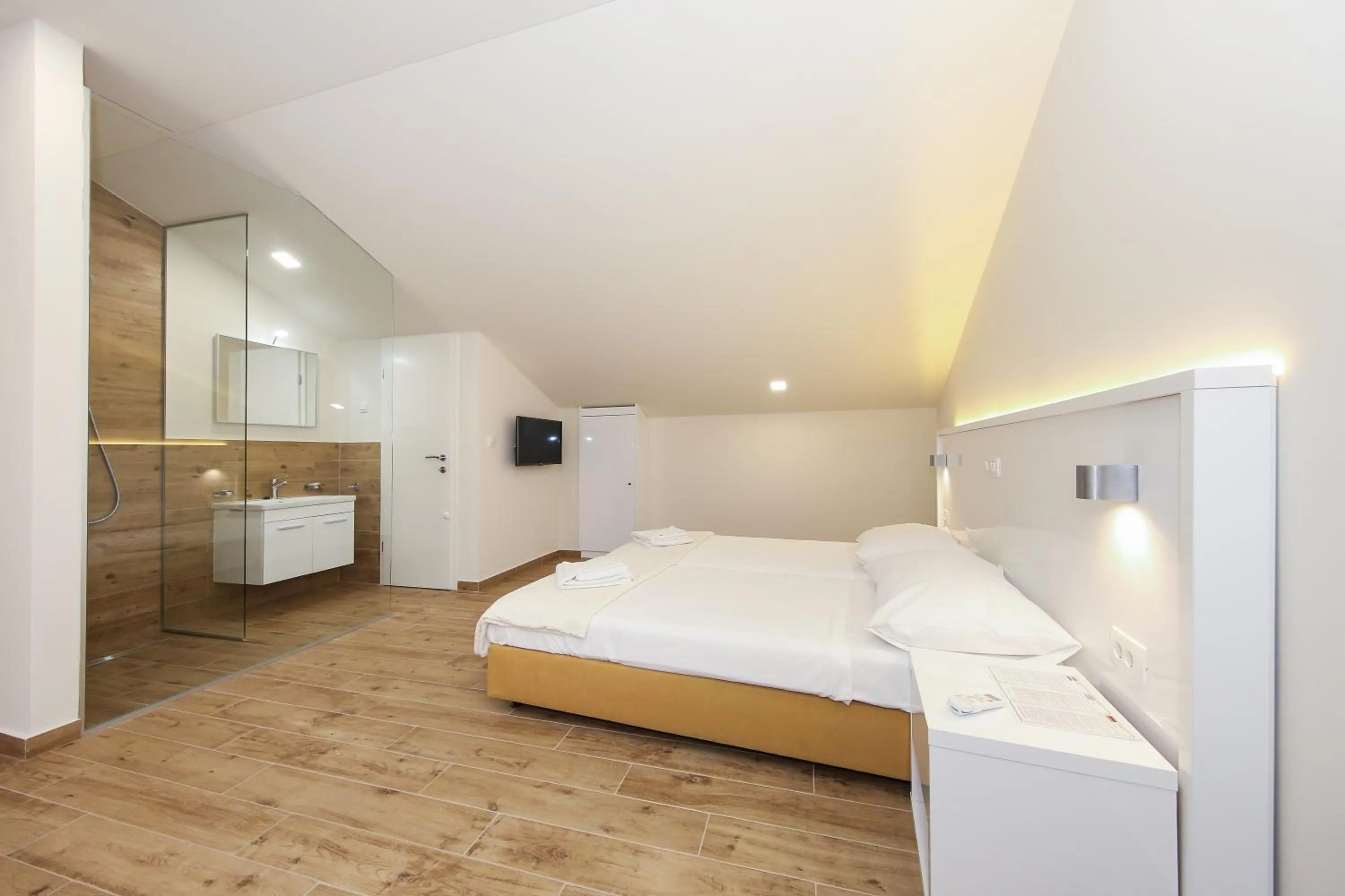Double Room with two Extra Beds in Idassa Atrium rooms