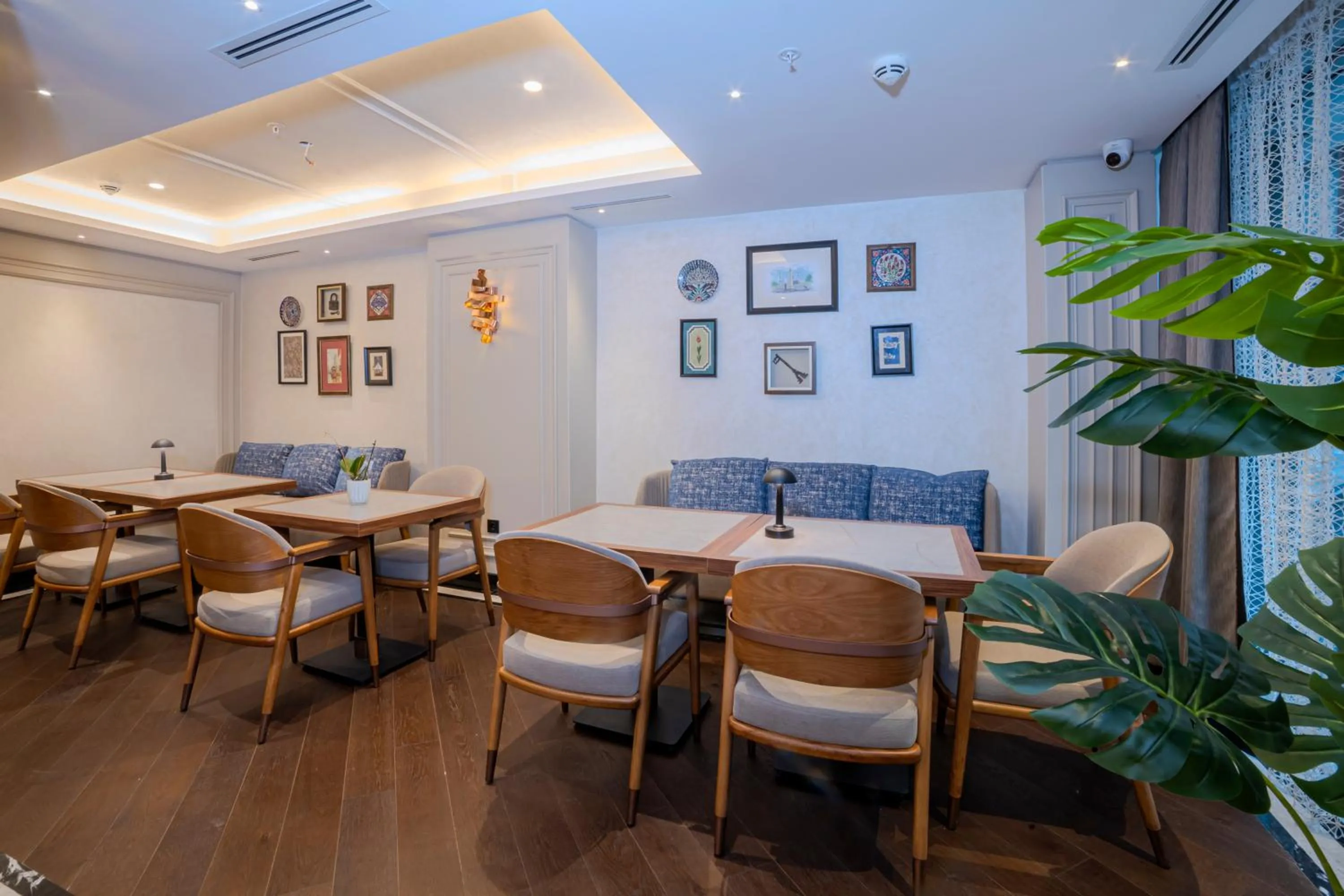 Restaurant/places to eat in Grand Hilarium Hotel