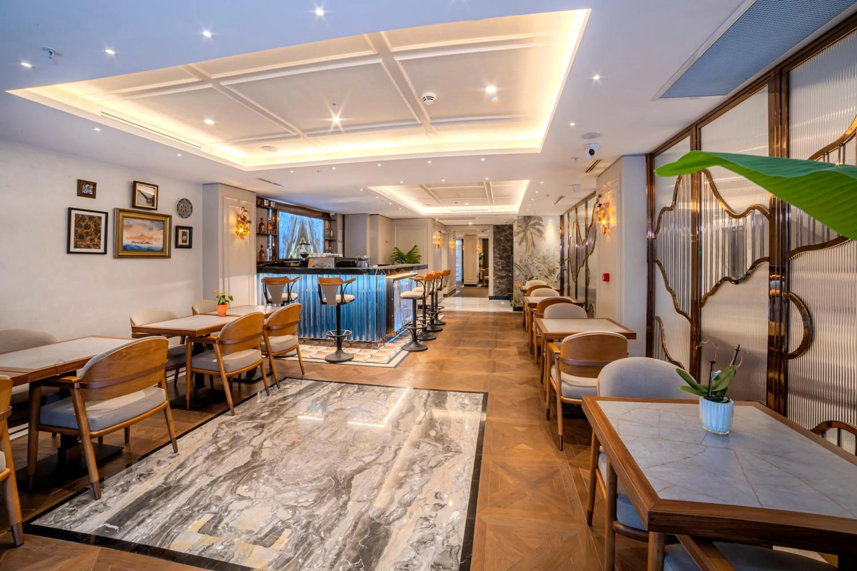 Restaurant/places to eat in Grand Hilarium Hotel