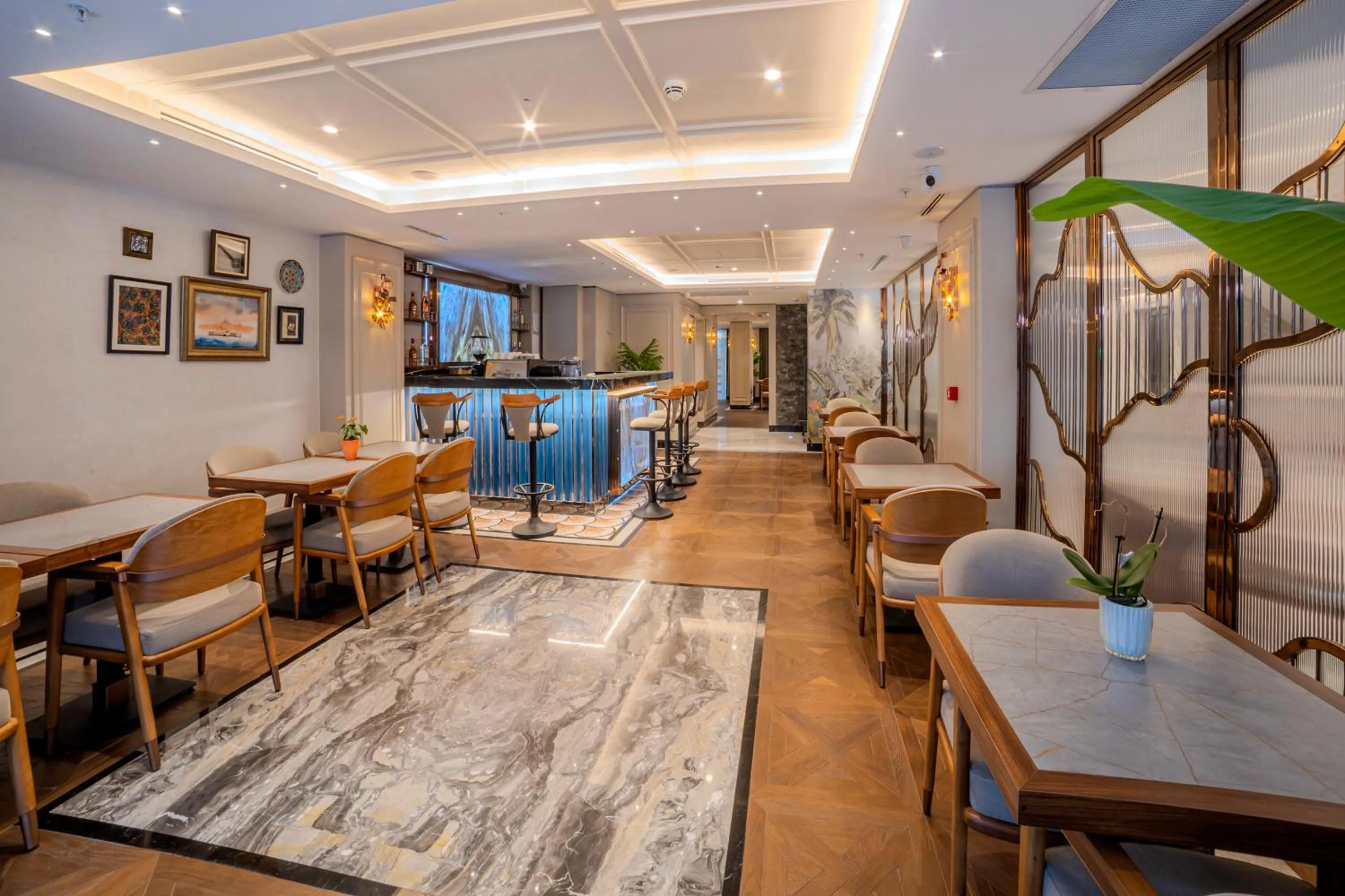 Restaurant/places to eat in Grand Hilarium Hotel