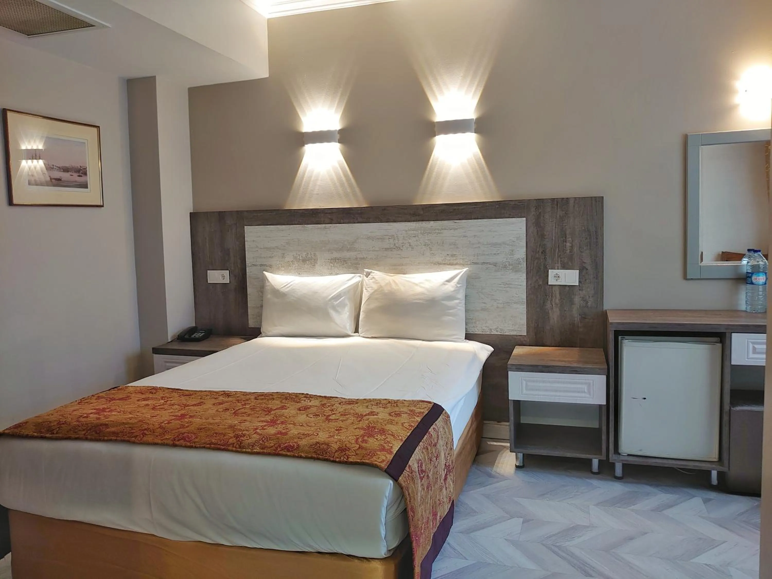 Bed in Orient Mintur Hotel