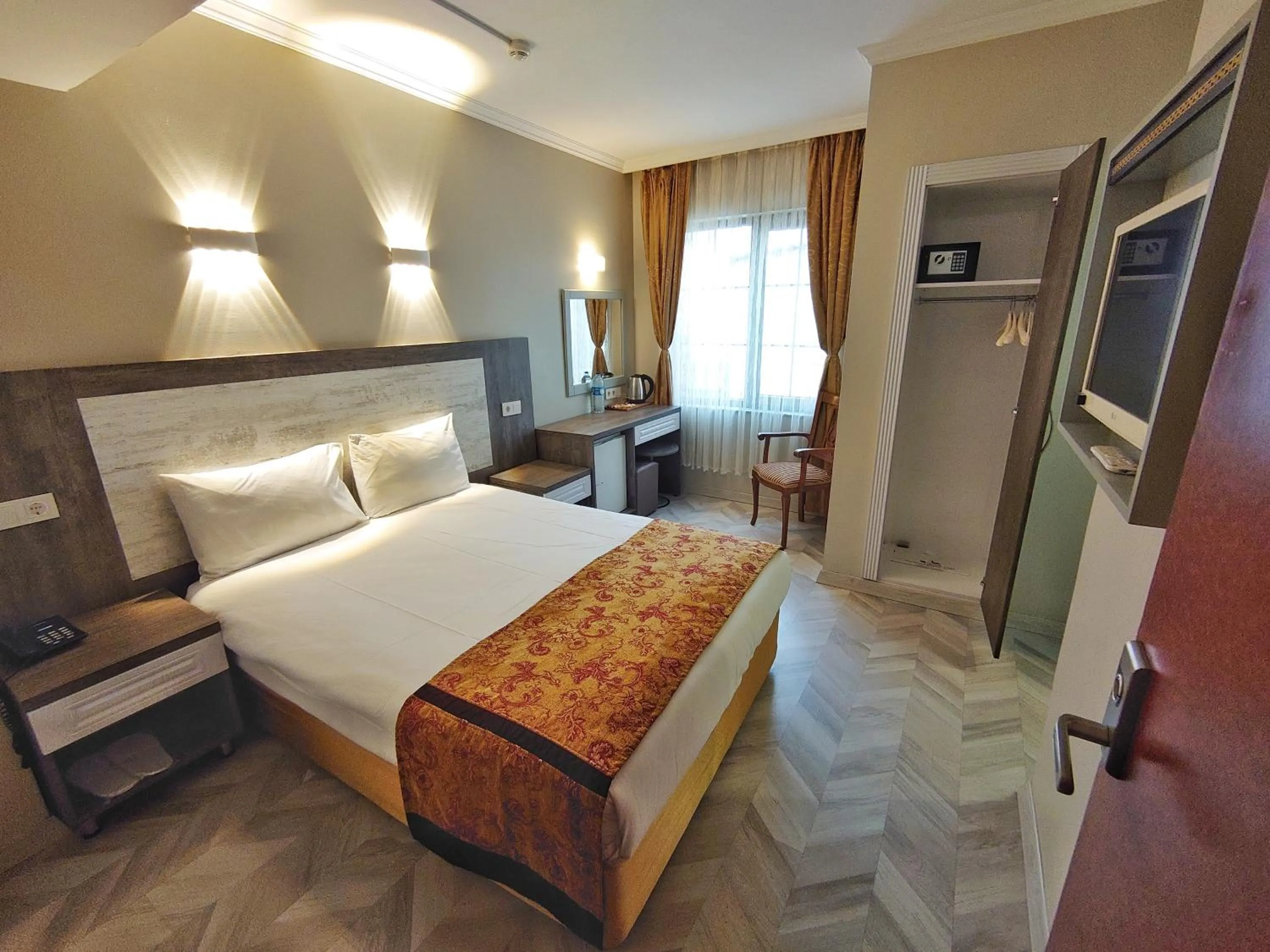 Bed in Orient Mintur Hotel