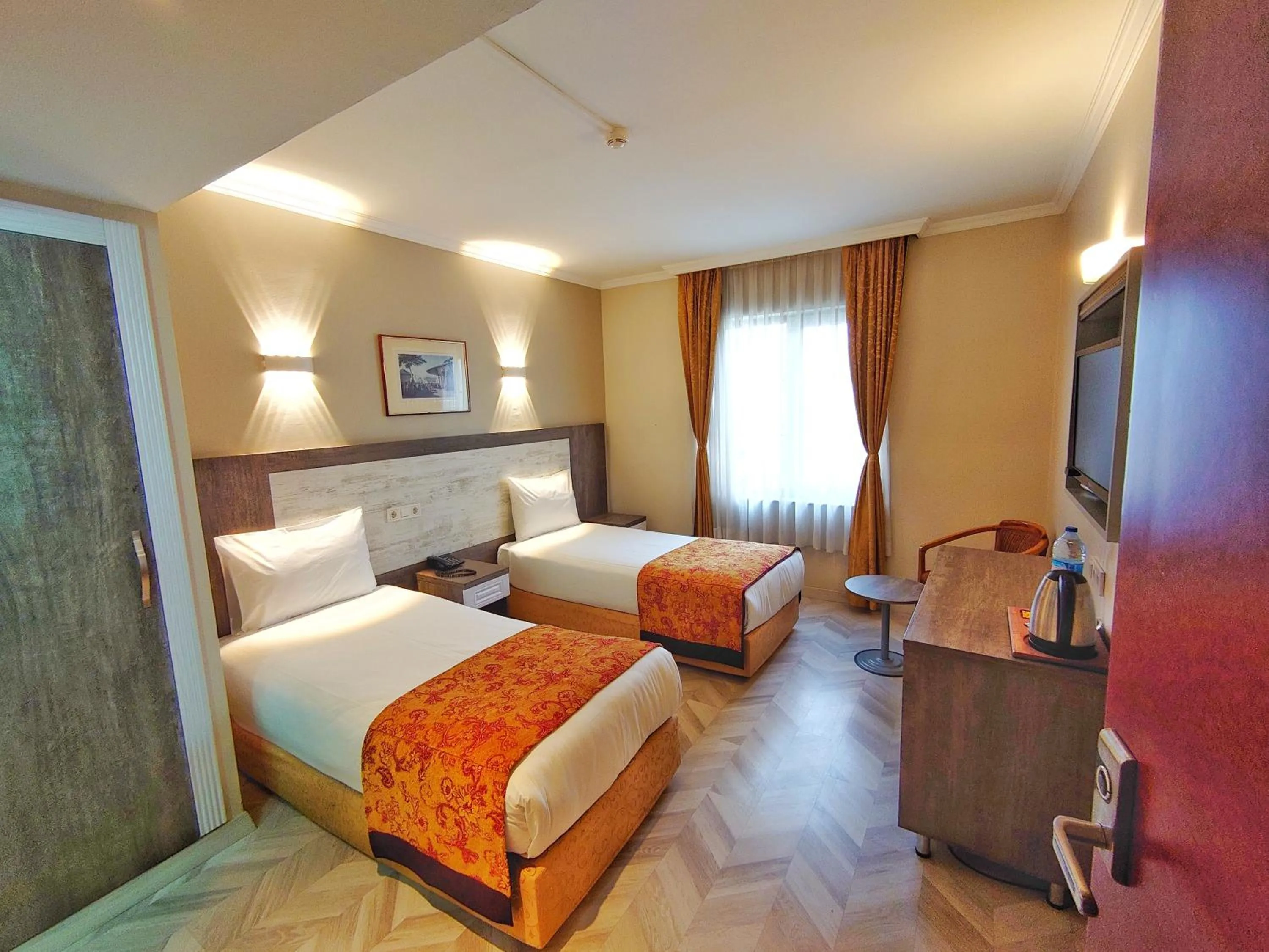 Bed in Orient Mintur Hotel