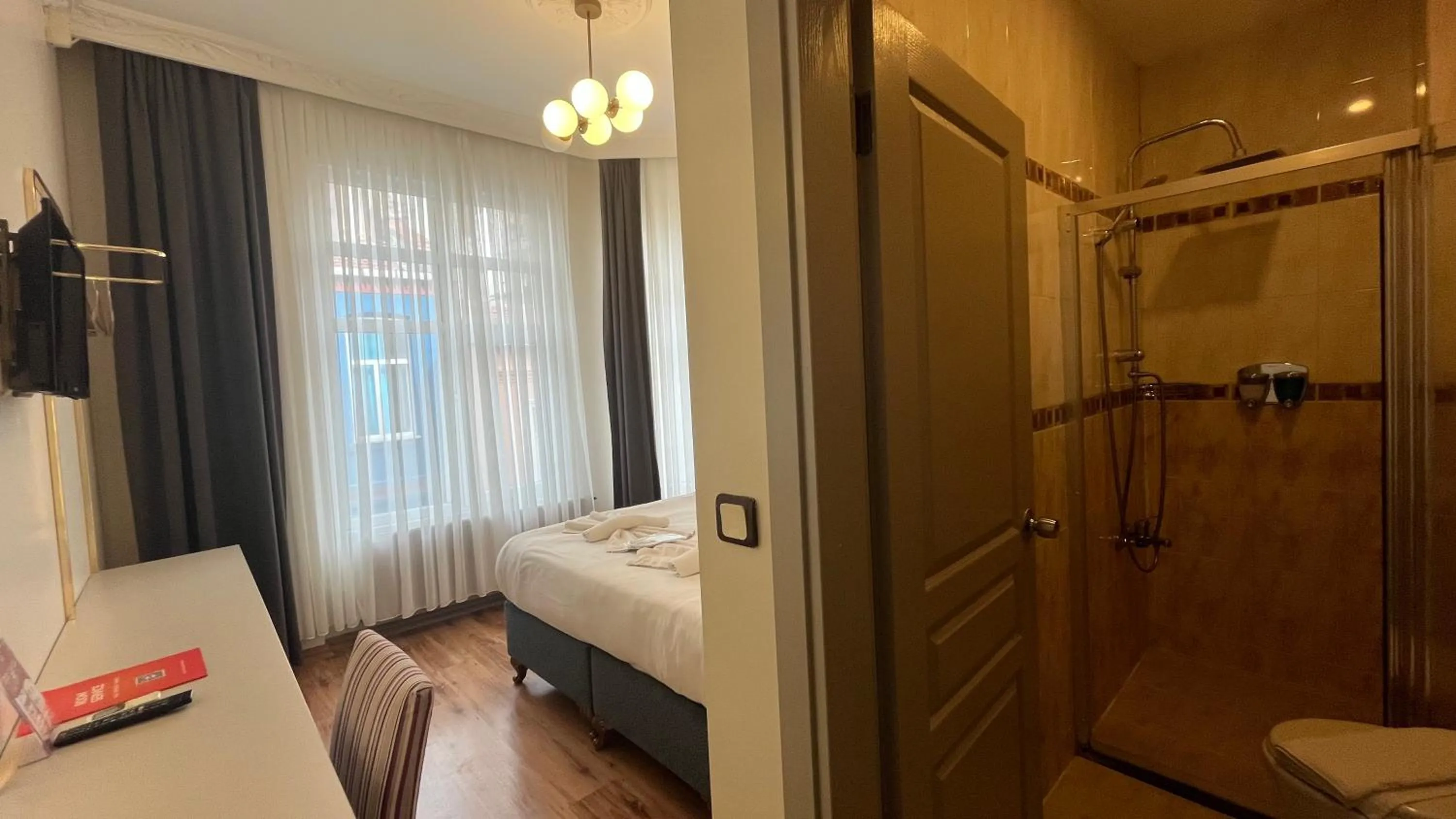 Bed in Hotel Tulip House