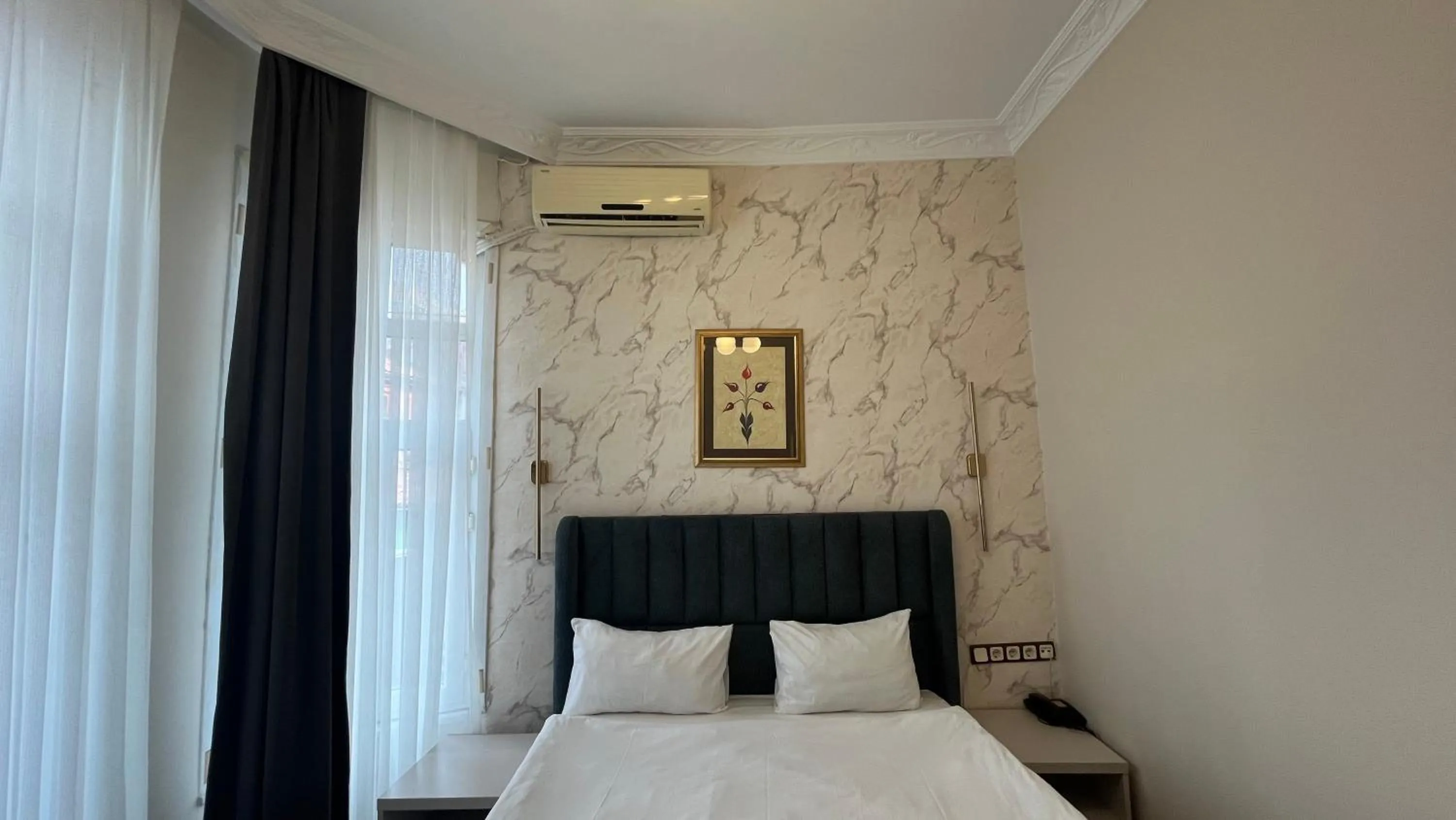 Bed in Hotel Tulip House