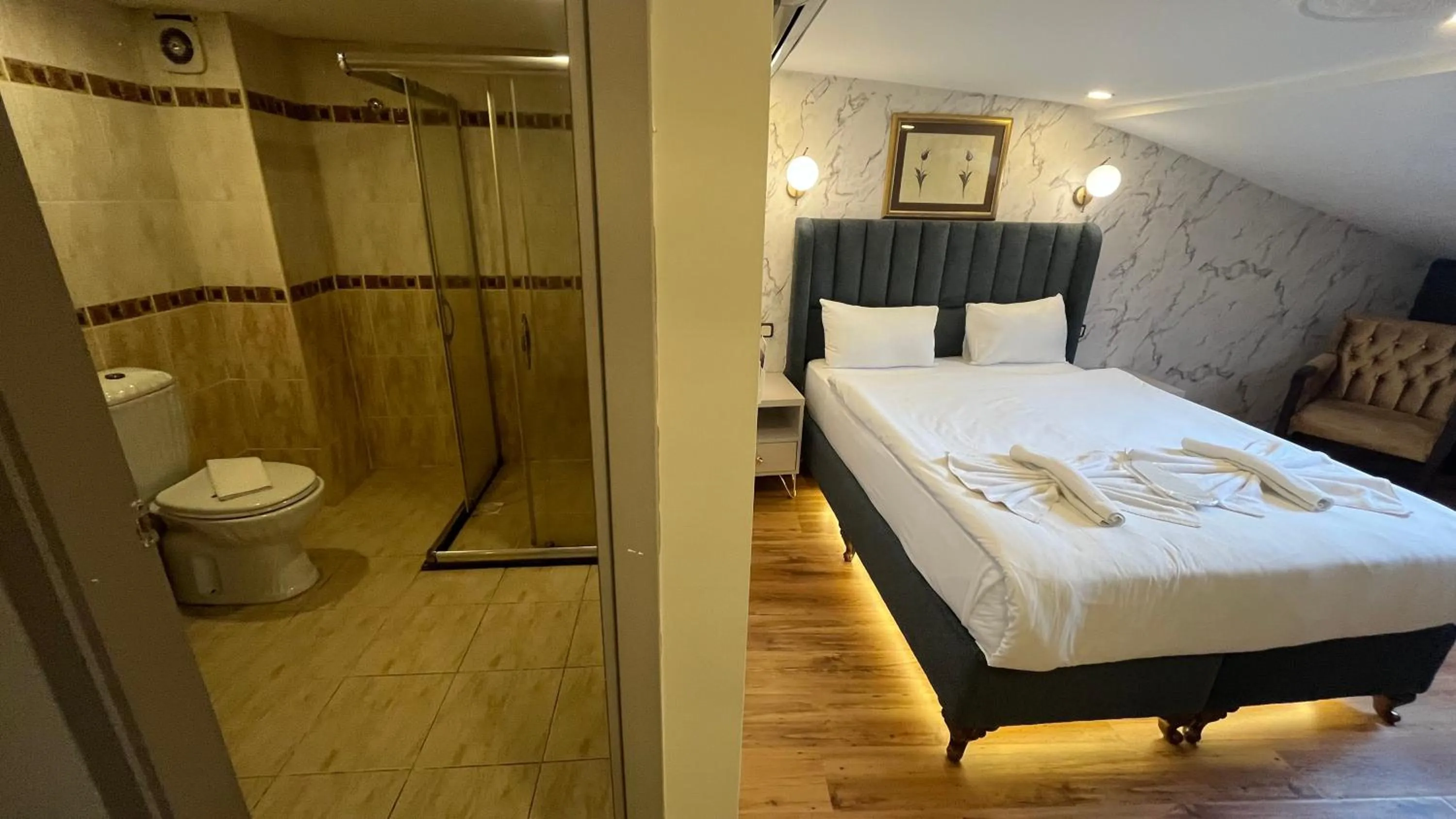 Bed in Hotel Tulip House