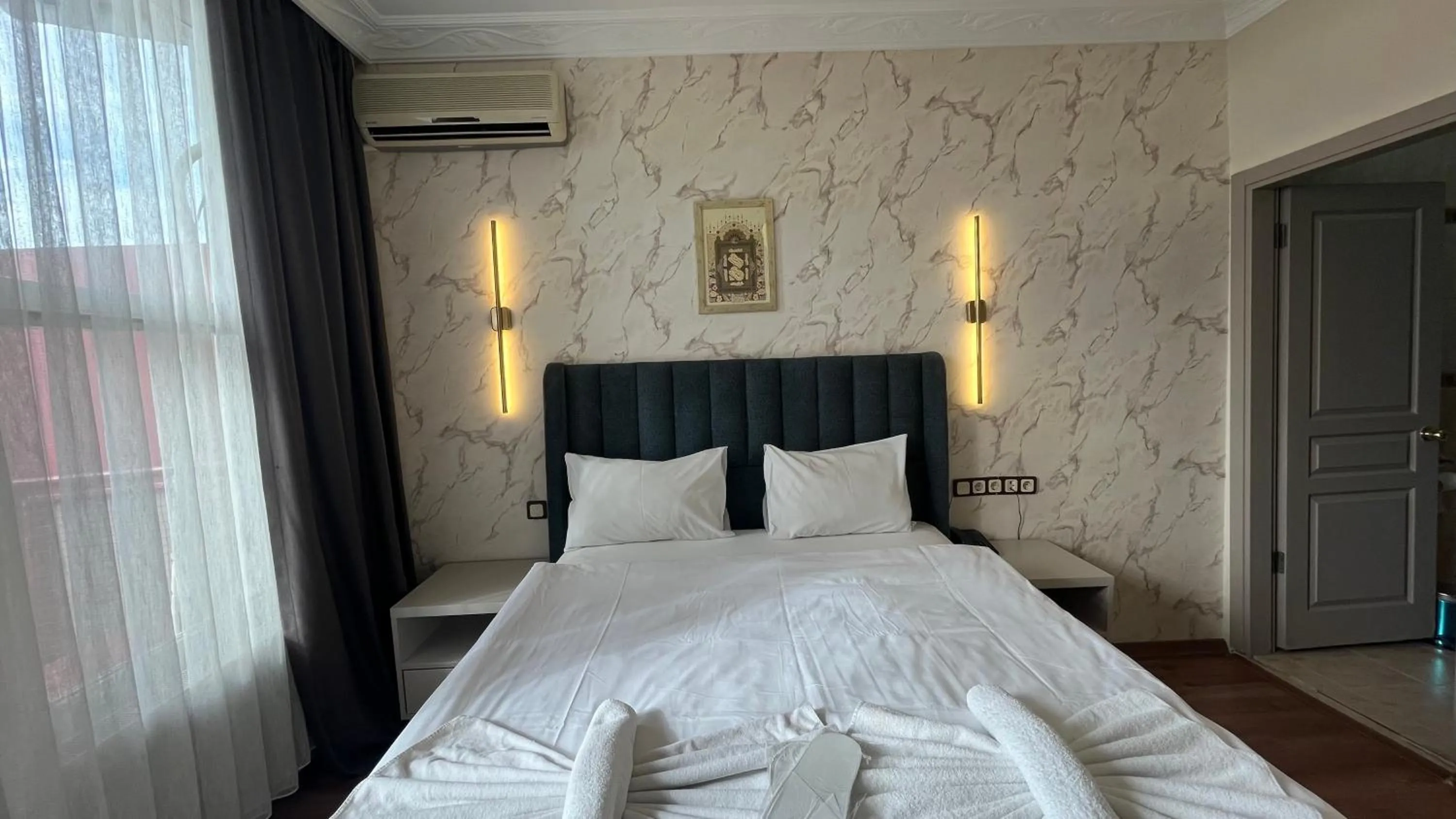 Bed in Hotel Tulip House