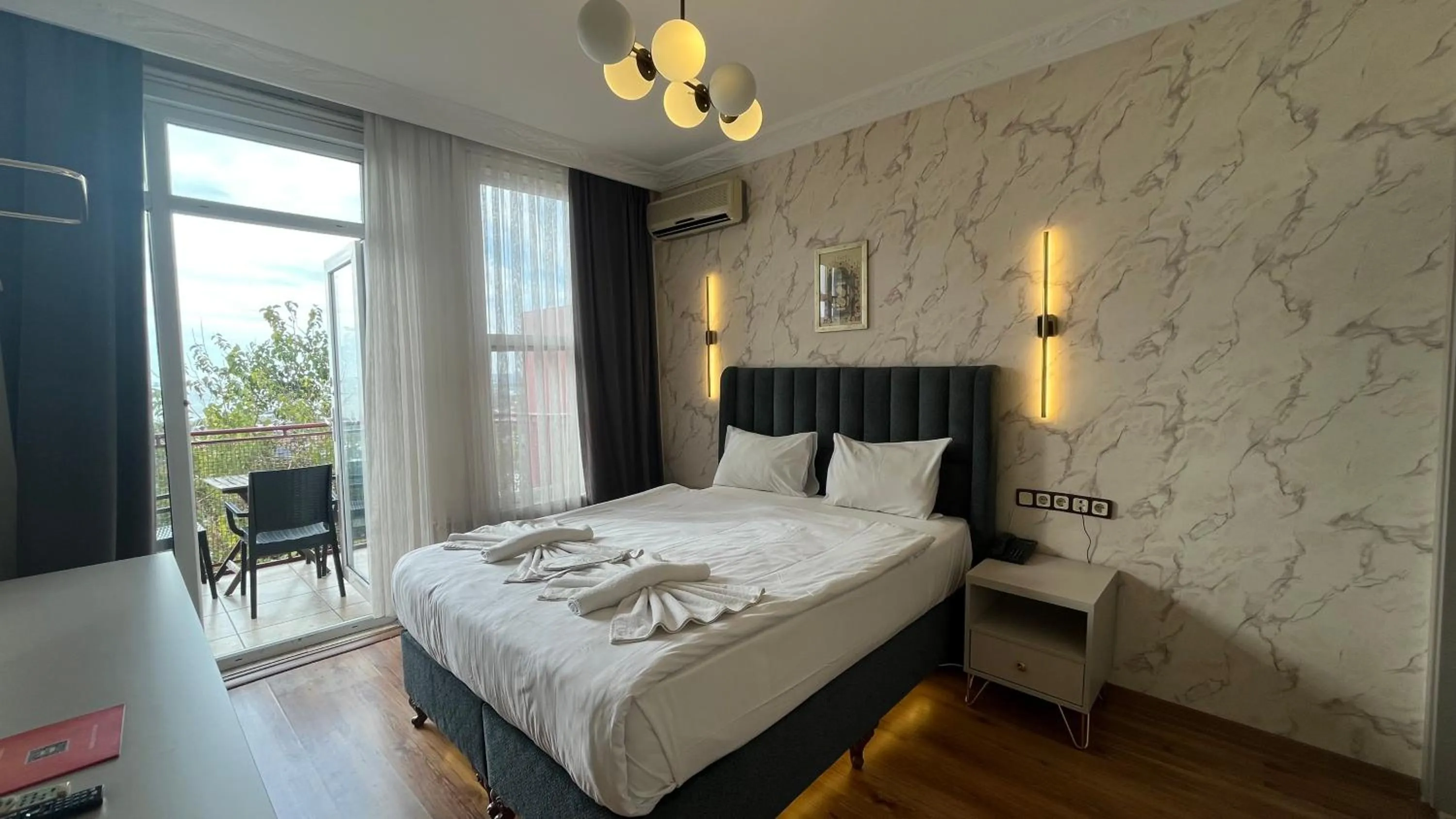 Bed in Hotel Tulip House