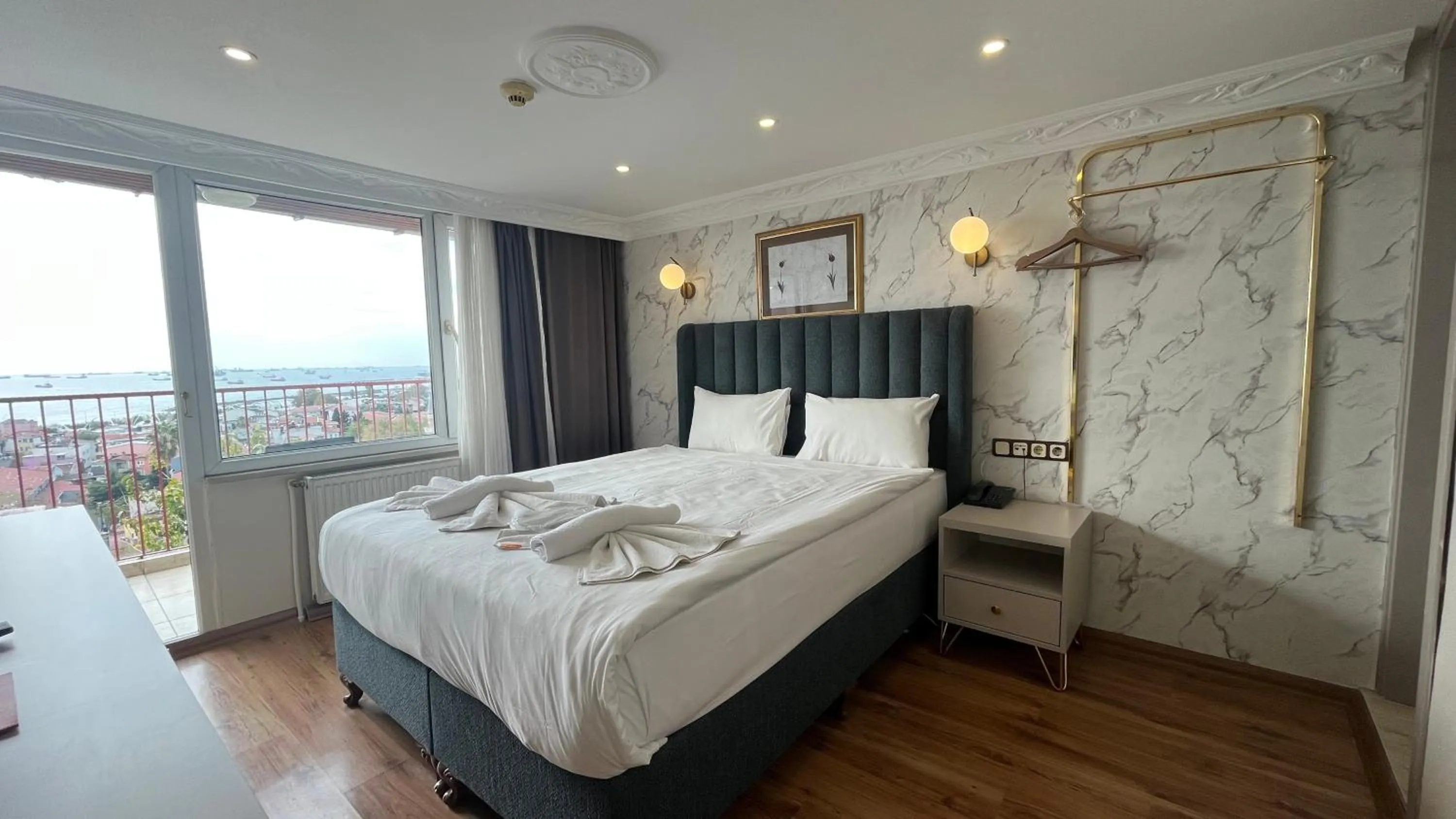 Bed in Hotel Tulip House