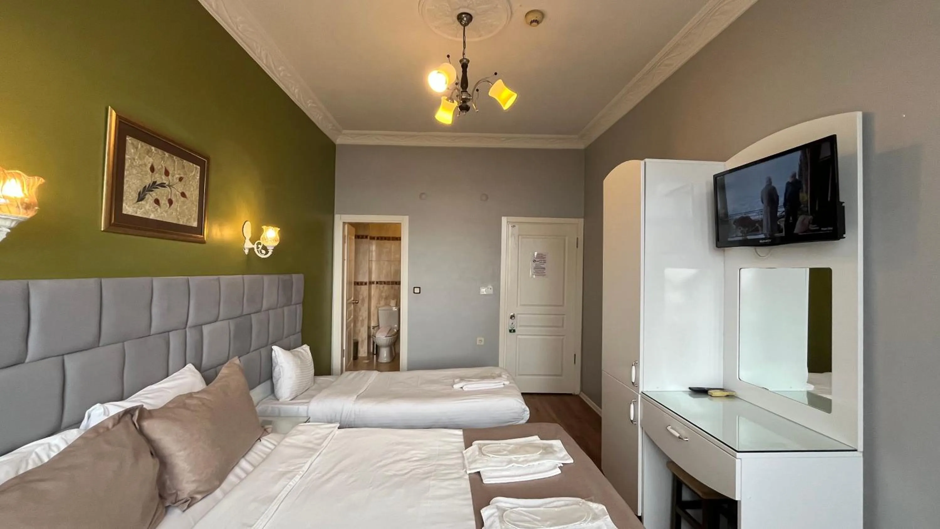 Deluxe Triple Room with Sea View in Hotel Tulip House